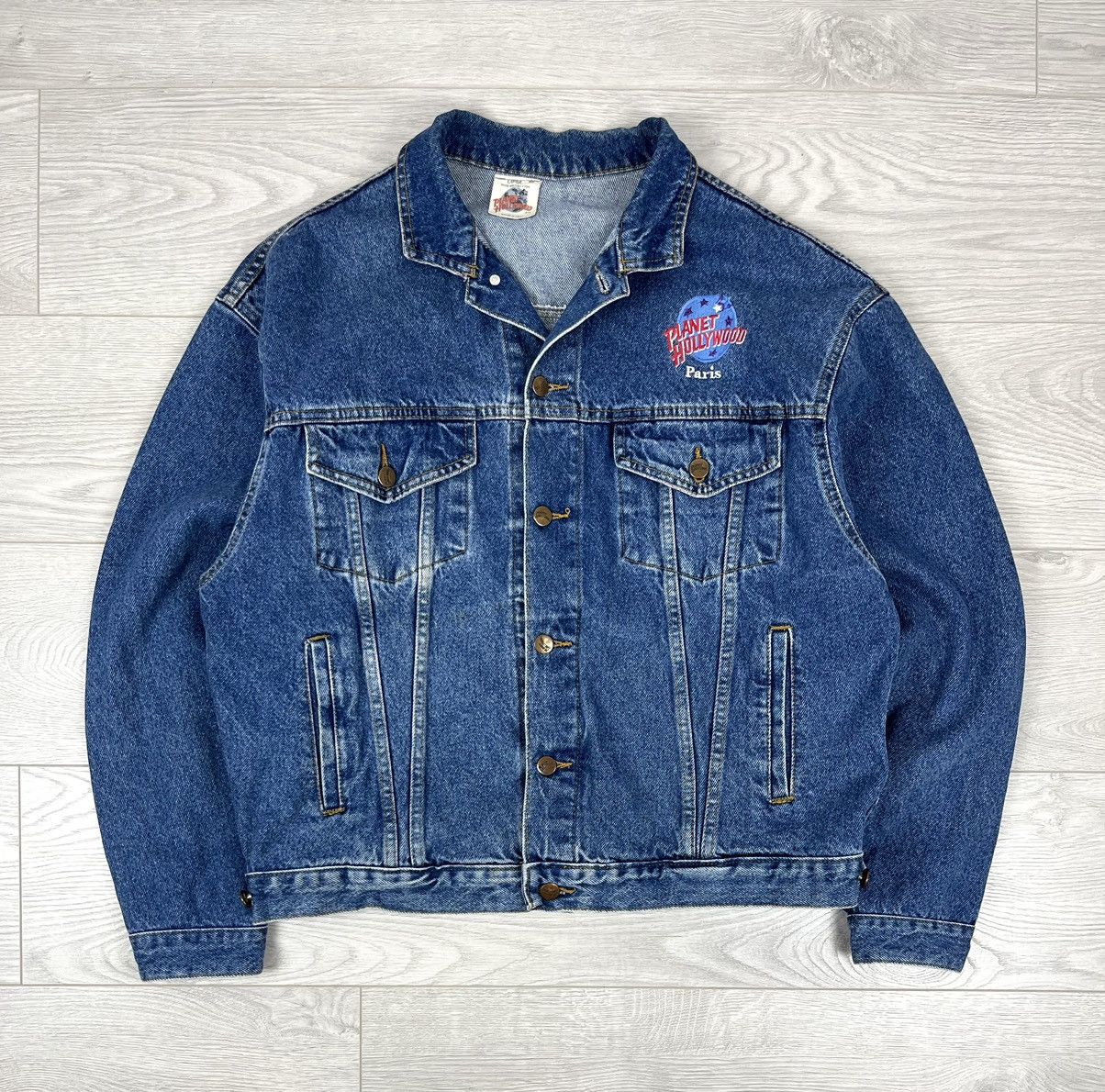 Vintage Planet Hollywood Paris Vintage 90s Denim Trucker Jacket Size US L / EU 52-54 / 3 - 1 Thumbnail