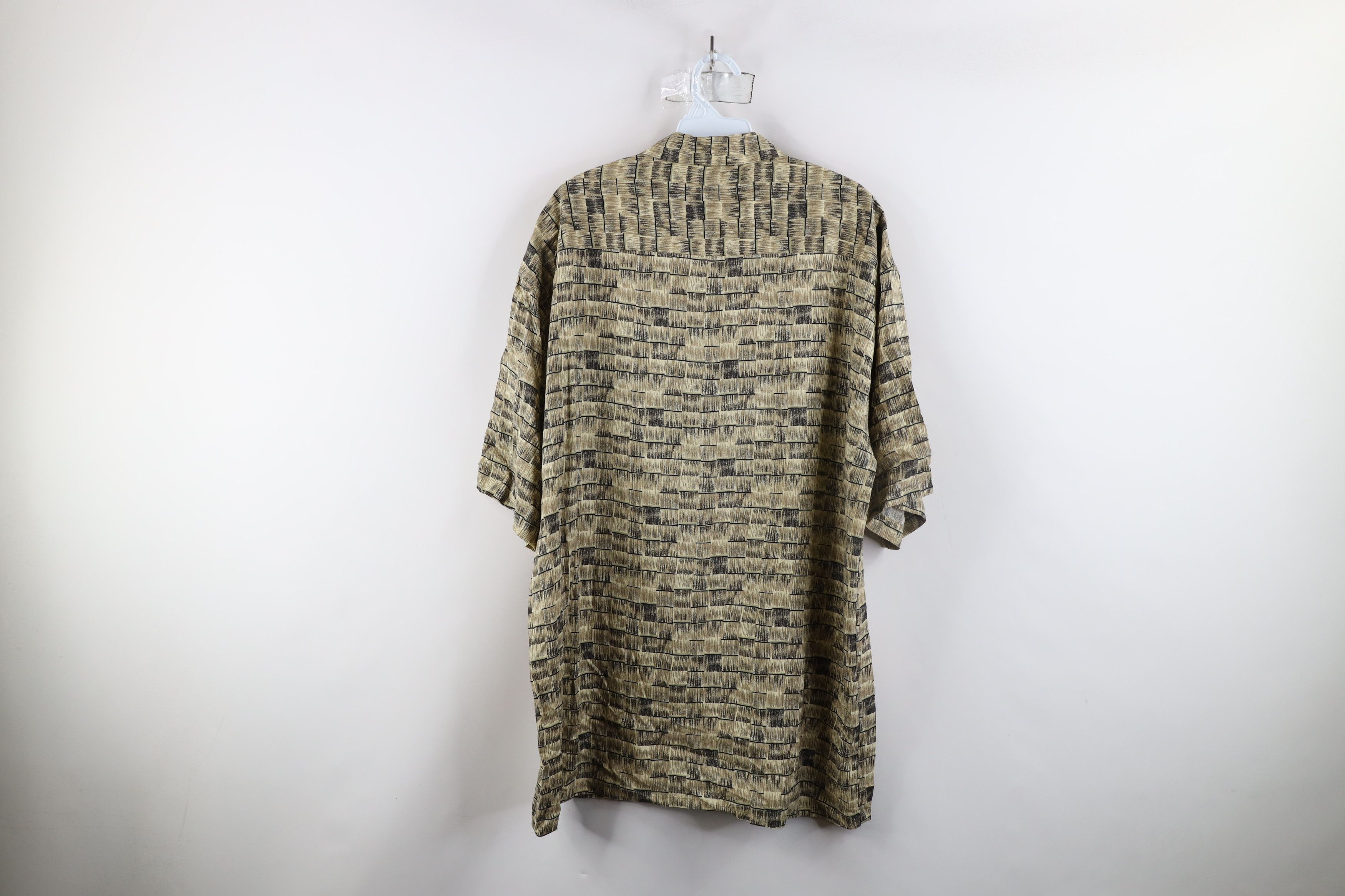 Vintage Vintage 90s Streetwear Short Sleeve Collared Button Shirt Size US L / EU 52-54 / 3 - 7 Thumbnail
