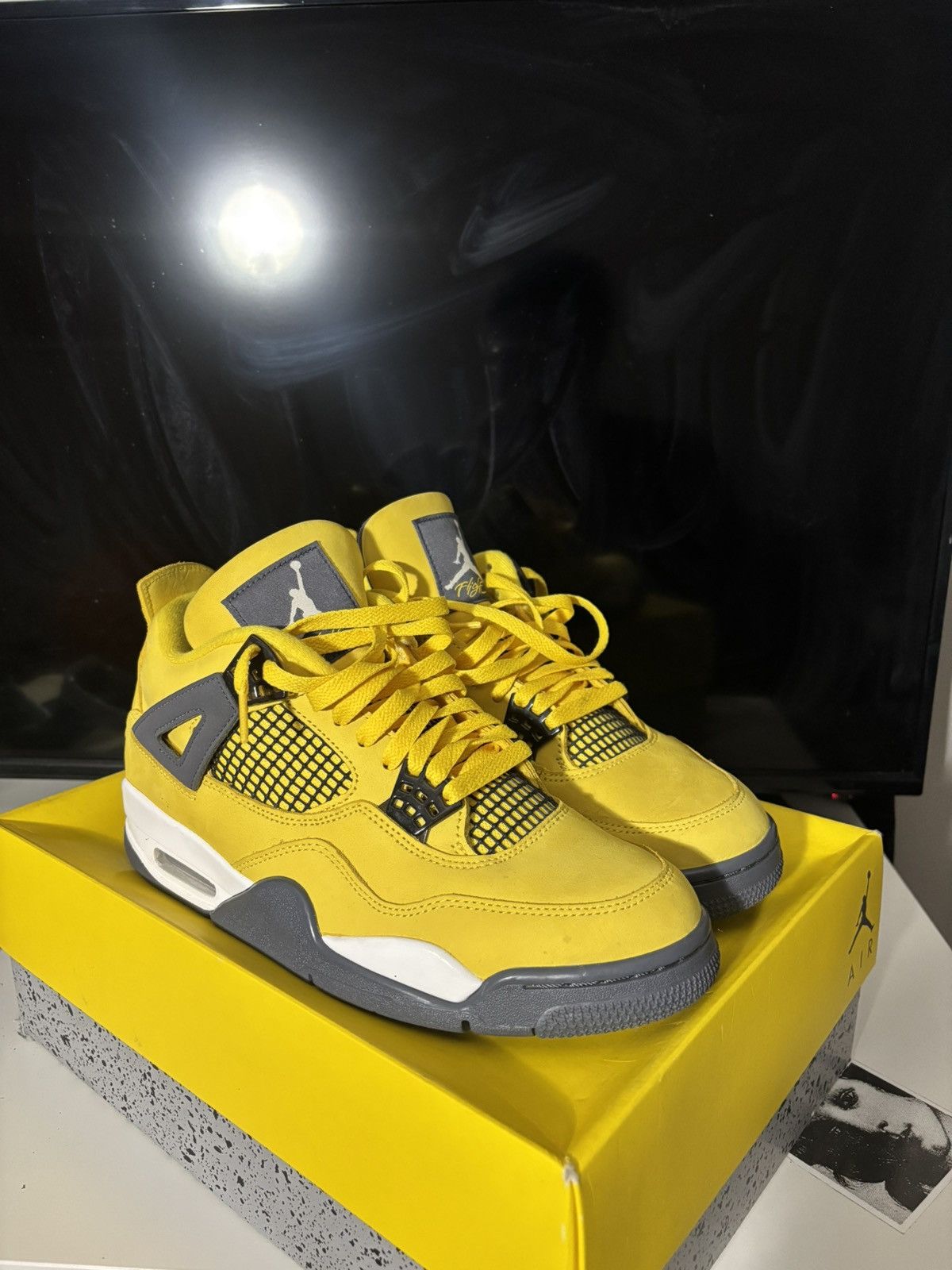 Air Jordan 4 Retro 'Lightning' 2021