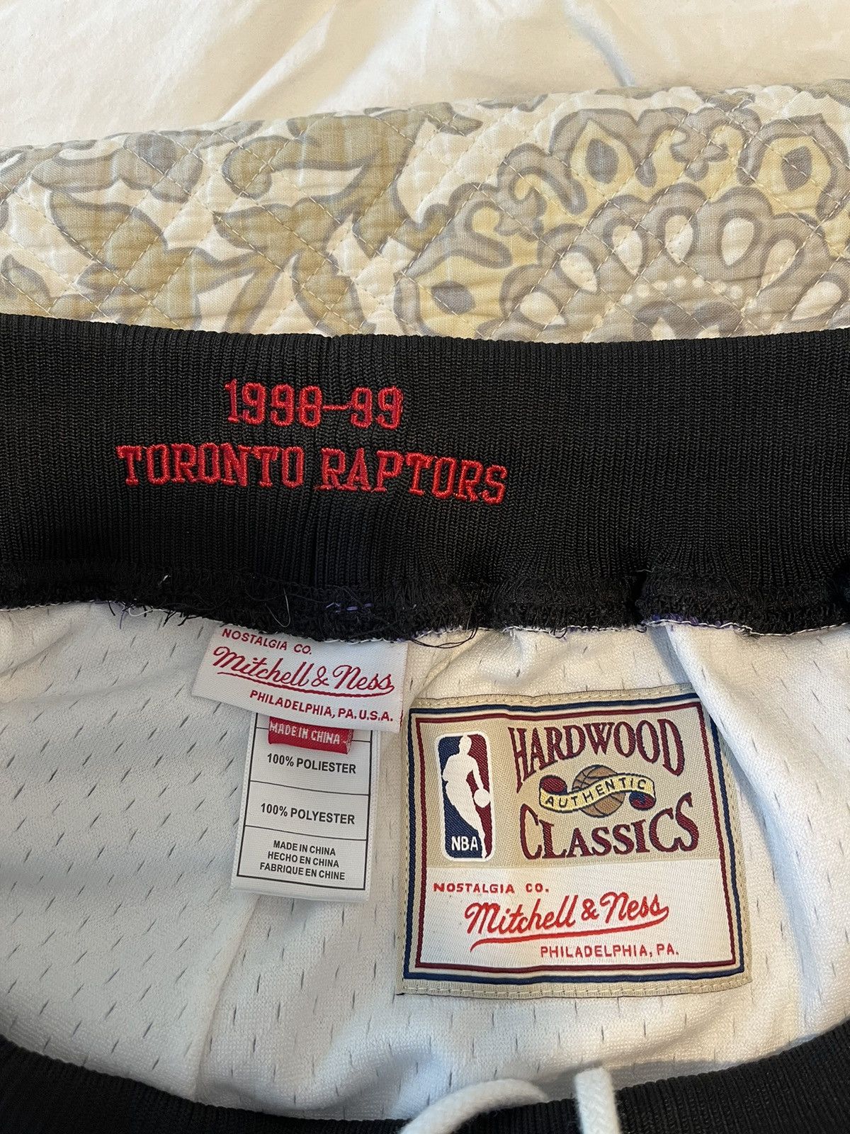 Mitchell & Ness 1998-1999 Mitchell & Ness Toronto Raptor Shorts - Size L Size US 44 / EU 60 - 8 Thumbnail