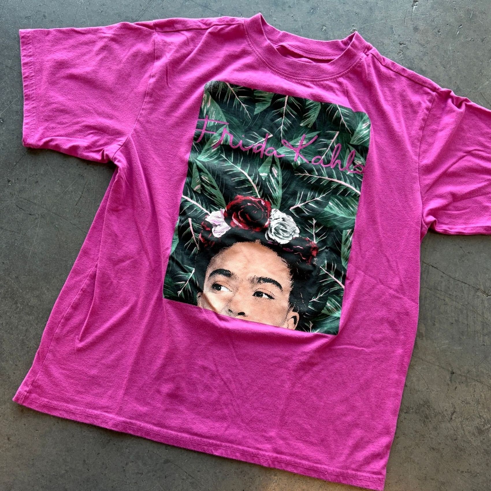 Vintage VINTAGE Frida Kahlo Pink Latino Heritage Short Sleeve Graphic Tee Small Womens T-Shirt Size 28" / US 6 / IT 42 - 2 Thumbnail