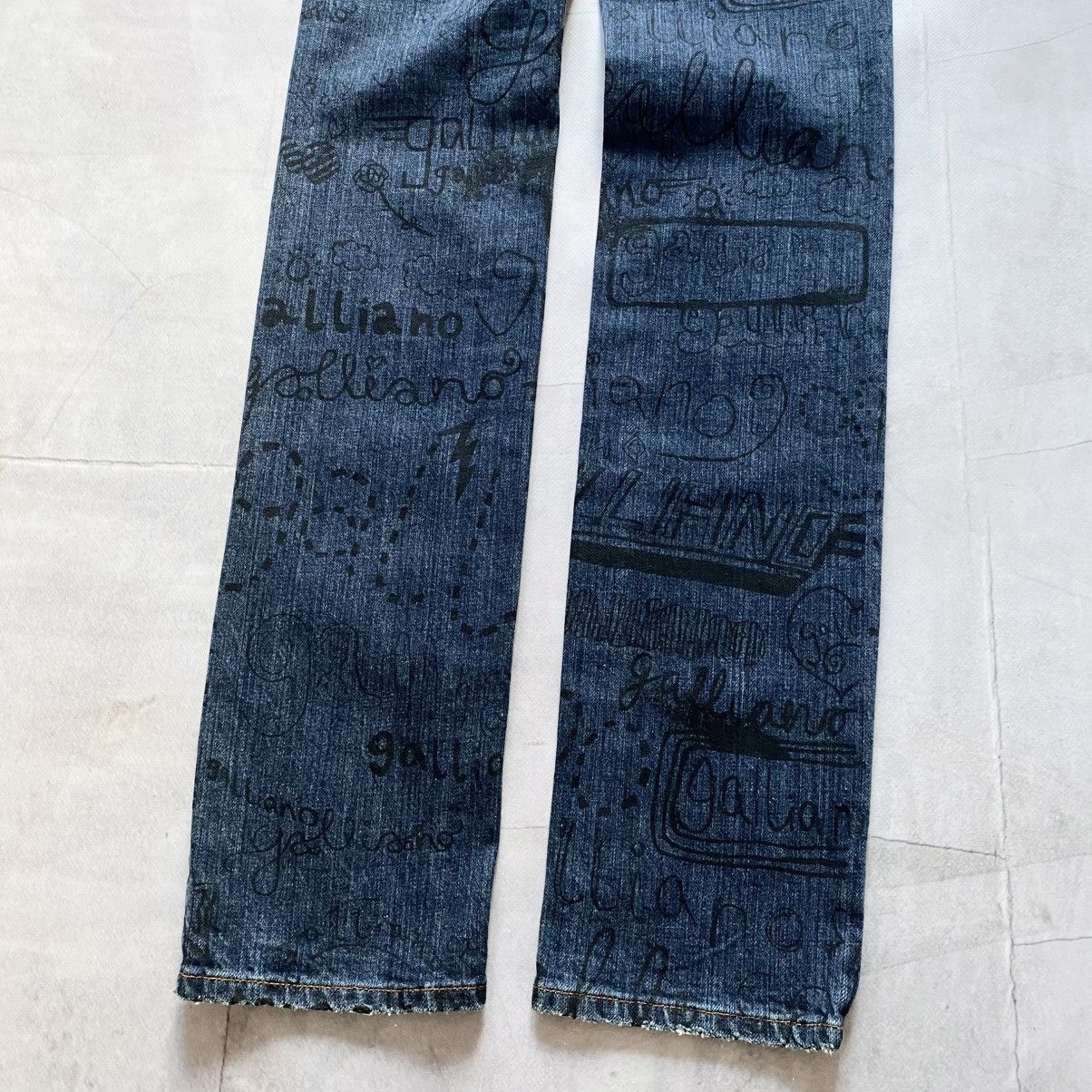 John Galliano NEW Galliano Graffiti Multi Logo Slim Fit Jeans Y2K Size 24" / US 00 / IT 34 - 4 Thumbnail