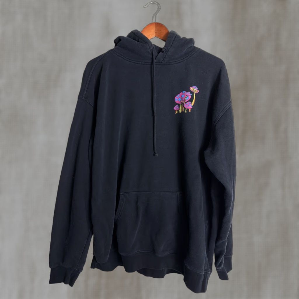 Vintage VINTAGE Alab Mens Large Pullover Hoodie Black Wizard Magic Mushrooms Black Light Size US L / EU 52-54 / 3 - 1 Thumbnail