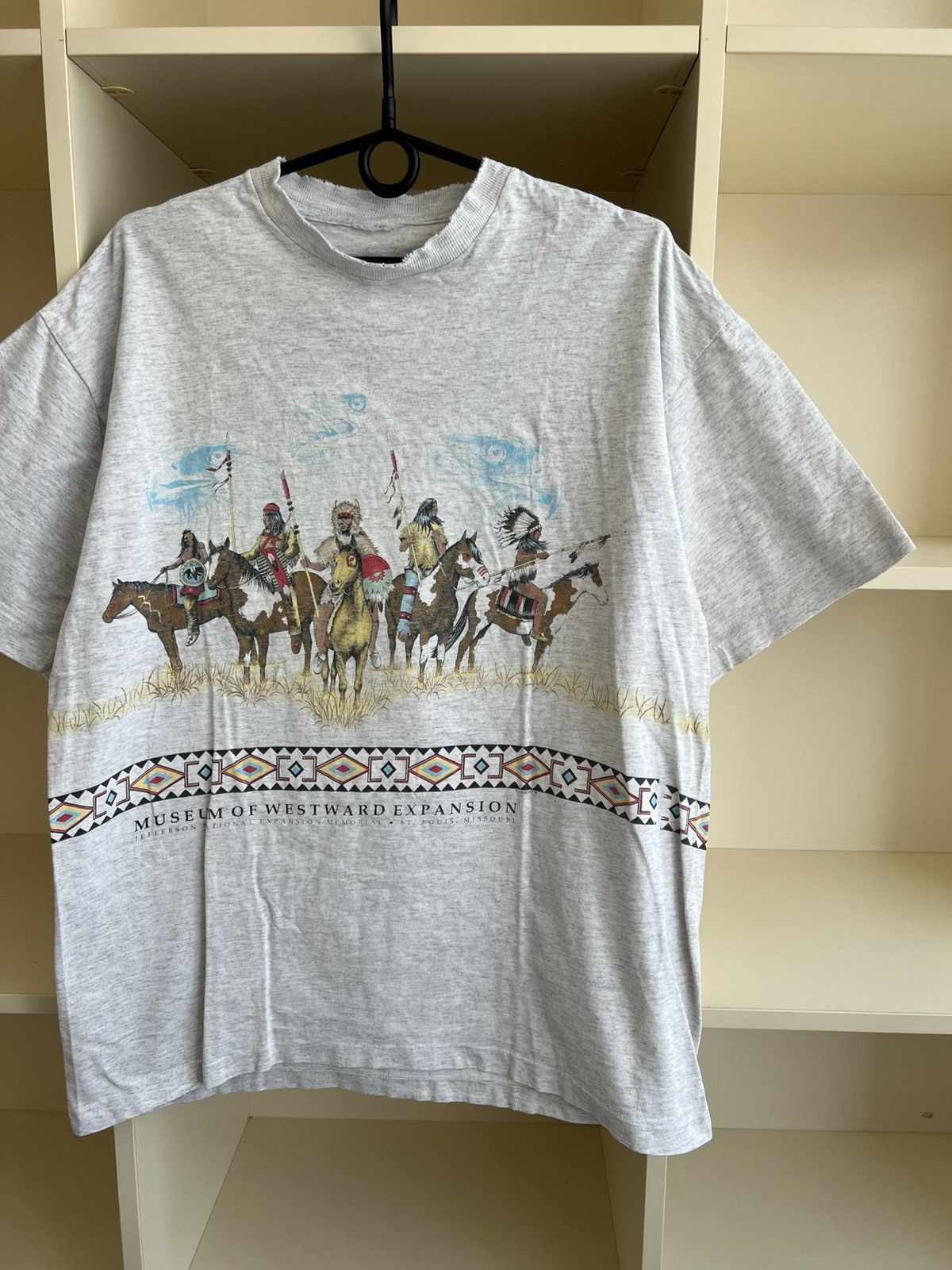 Vintage Vintage 90s St. Louis Native American T-Shirt Museum Size XL Size US XL / EU 56 / 4 - 4 Thumbnail