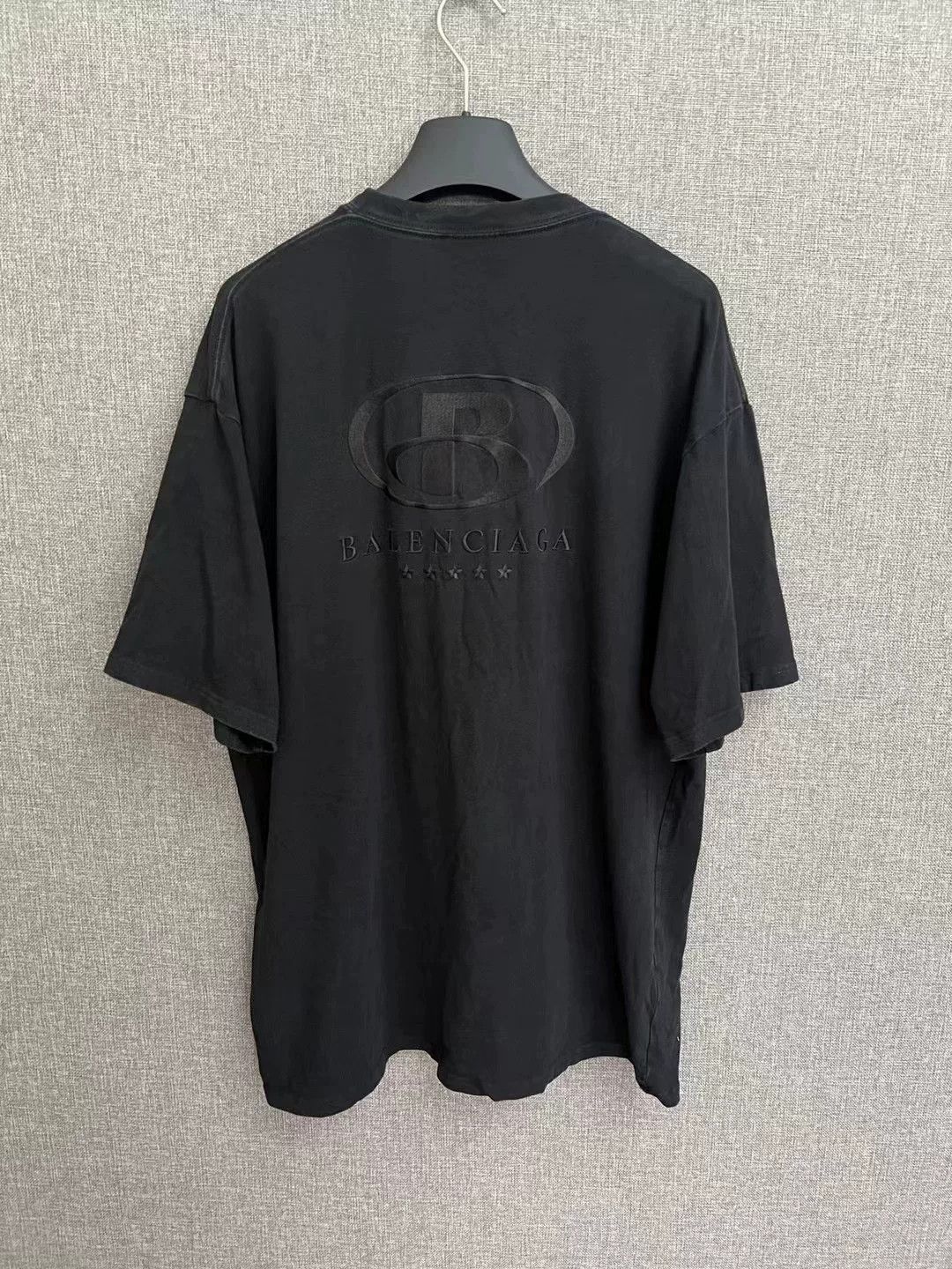 Balenciaga Balenciaga Short Sleeve Embossed T-Shirt Size US S / EU 44-46 / 1 - 2 Thumbnail