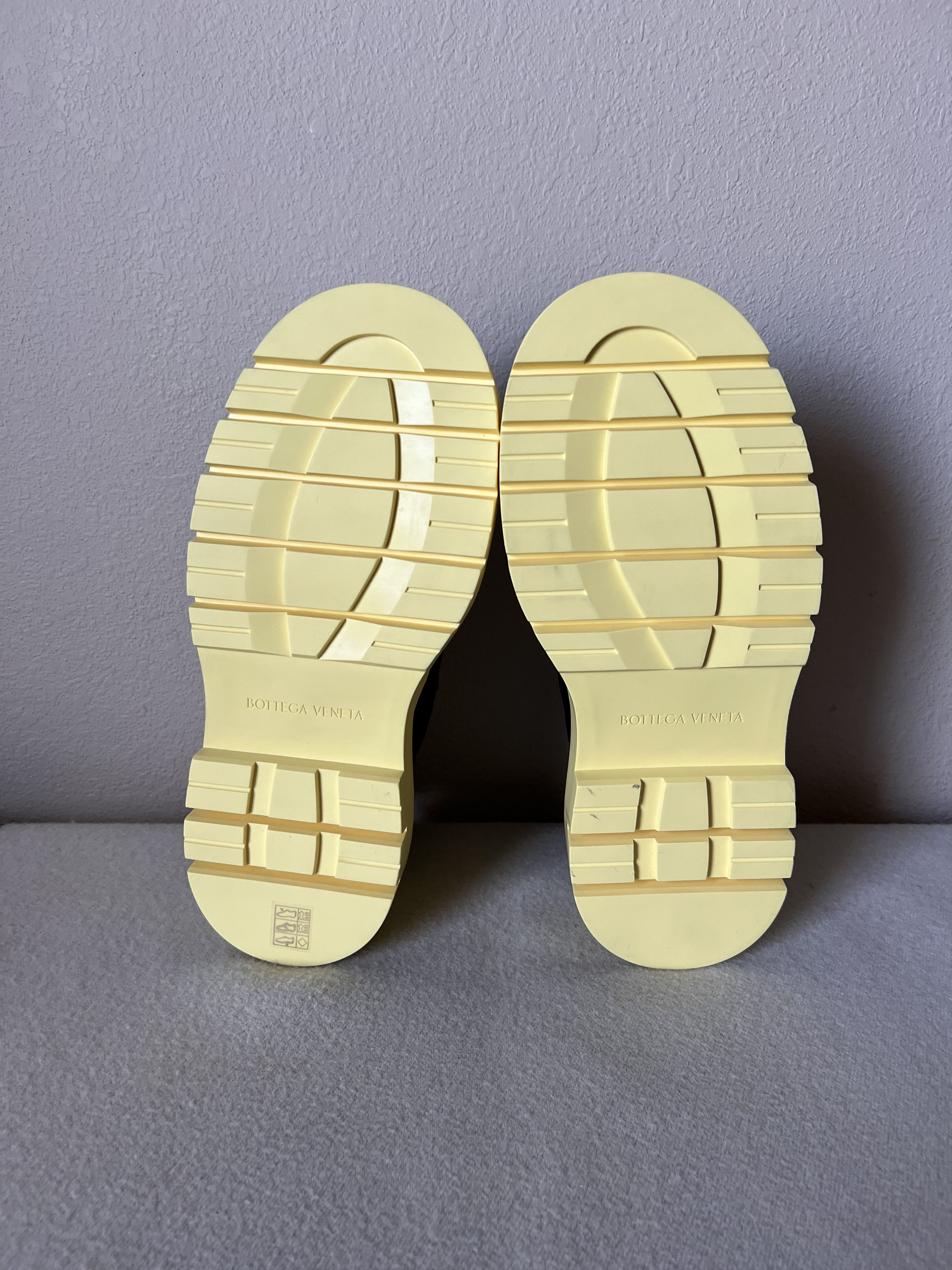 Bottega Veneta Bottega Veneta Tire Ankle Chelsea Boot in Black Lemon Size US 9.5 / EU 42-43 - 6 Thumbnail