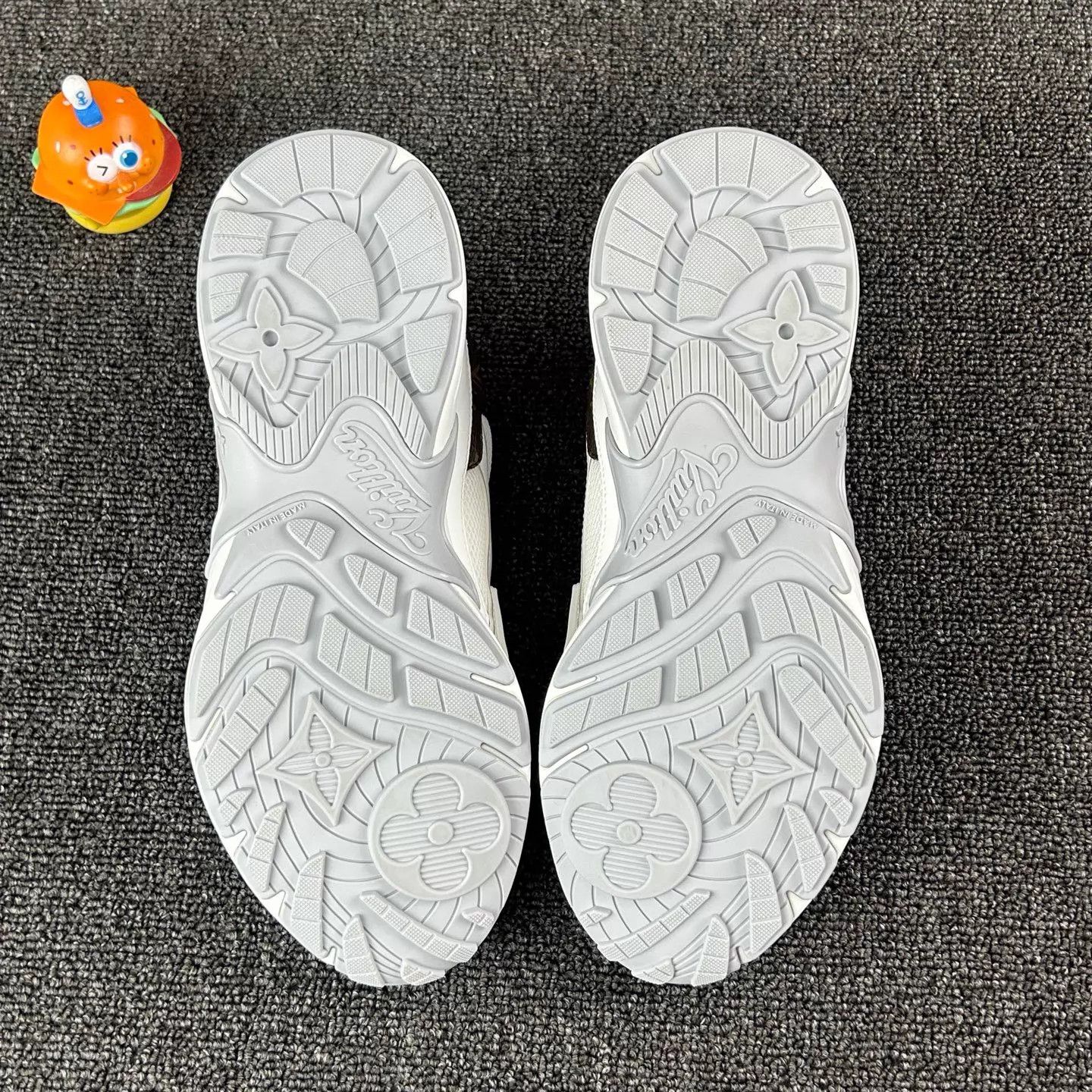 Louis Vuitton LV White Monogram Sneakers Worn Twice Size 37 HB6660 Size US 6.5 / IT 36.5 - 6 Thumbnail