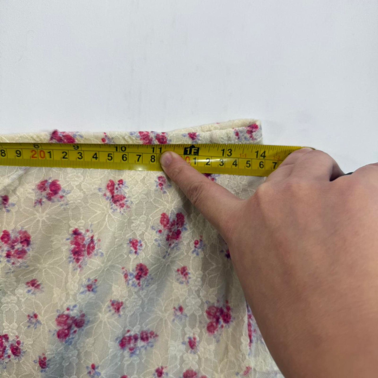 & Other Stories NWT Target Cream and pink floral midi skirt with lace detail Size 36" / US 14 / IT 50 - 4 Thumbnail