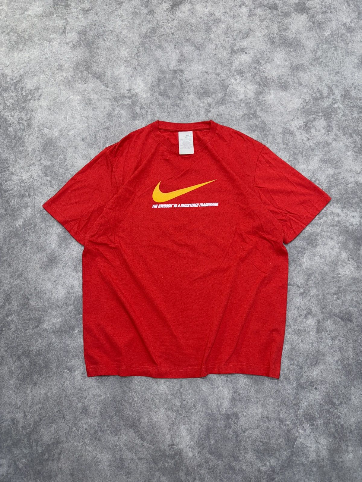 Nike T shirt Vintage nike 2000s center print swoosh Size US XL / EU 56 / 4 - 1 Thumbnail