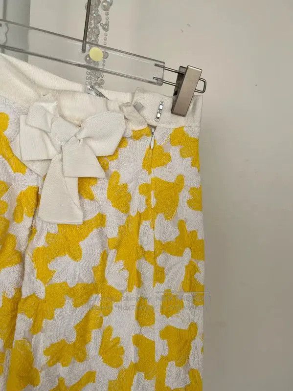Lanvin Lanvin Yellow Floral Half Skirt . Size 23" - 3 Thumbnail