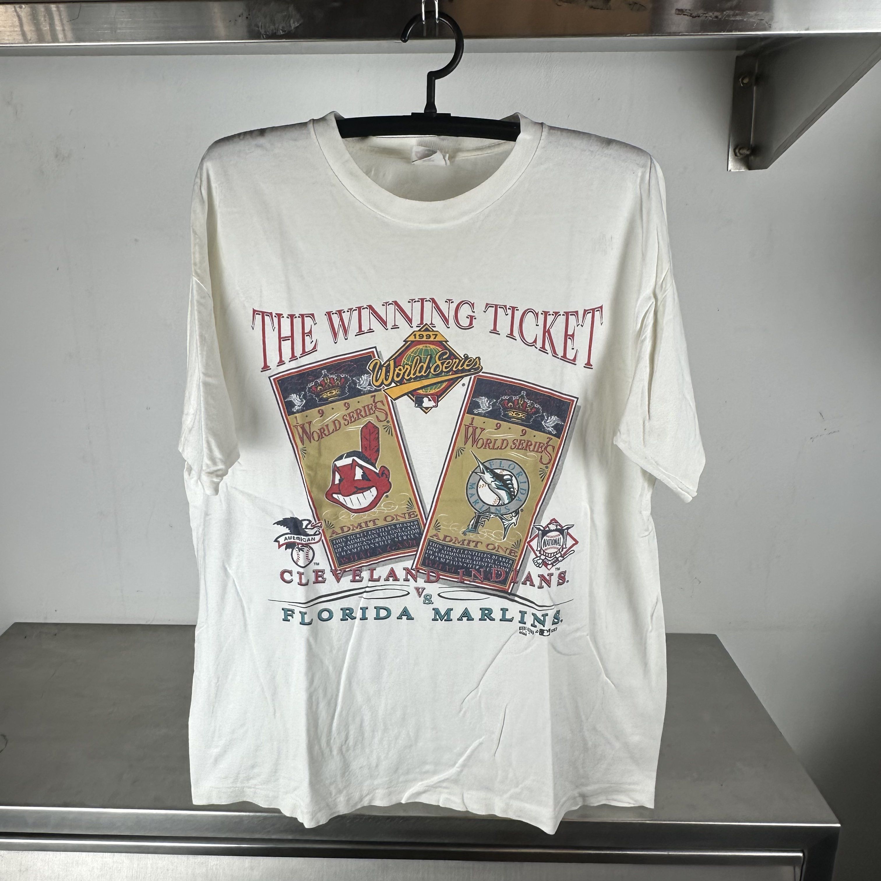Vintage Vintage 1997 MLB World Series Indians VS Marlins T-shirt Size US XL / EU 56 / 4 - 1 Thumbnail