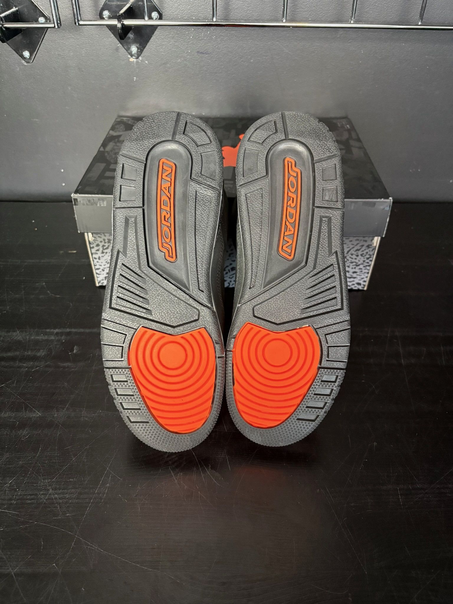 Jordan Brand Air Jordan 3 Retro "Fear Pack" (2023) (GS) - Size 6 Size US 6 / EU 39 - 4 Thumbnail