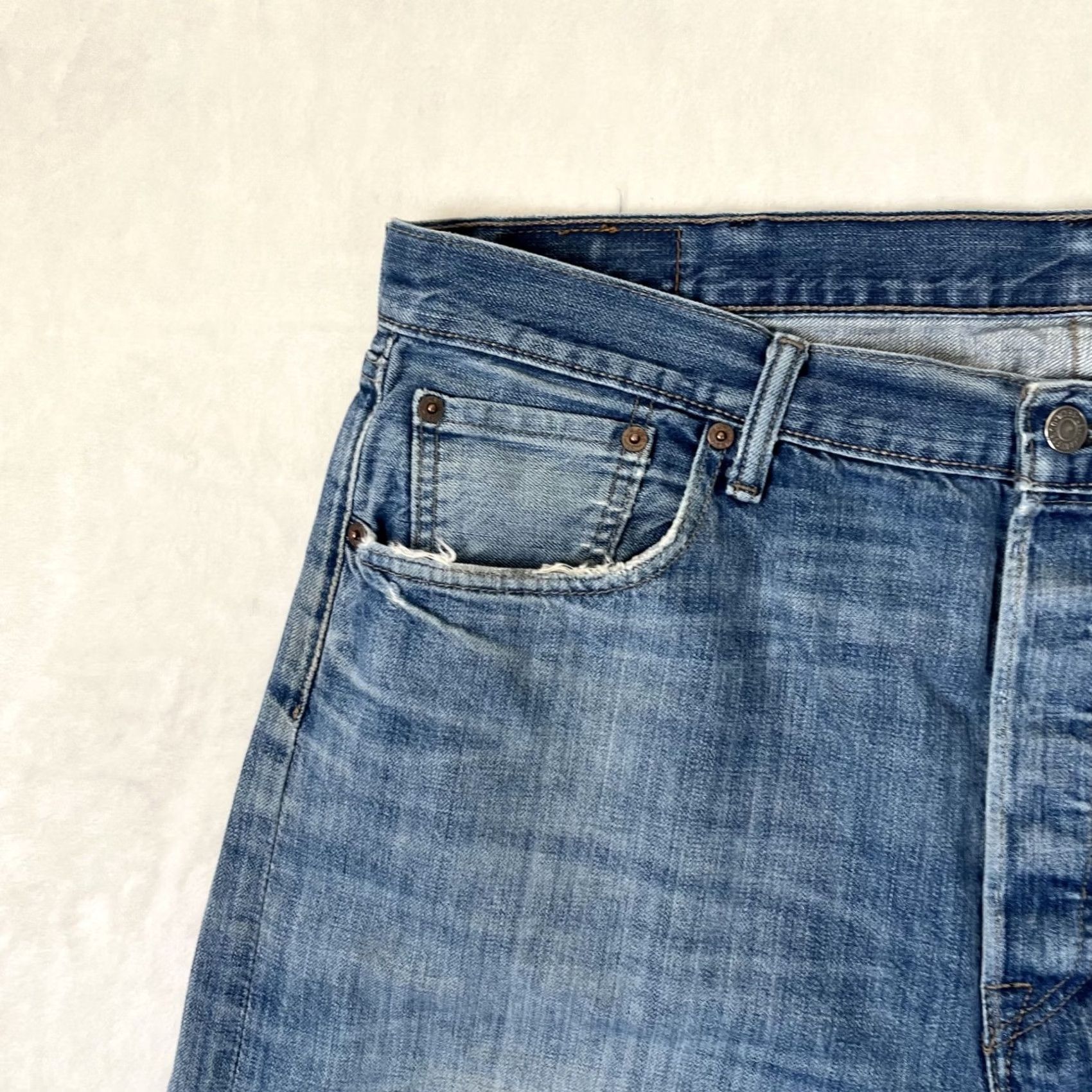 Levi's VINTAGE Levi’s 501 Jeans Blue Denim Size 40x32 Medium Wash Distressed Regular Mens Jeans 501 Series 90s Grunge USA Size US 40 / EU 56 - 7 Thumbnail