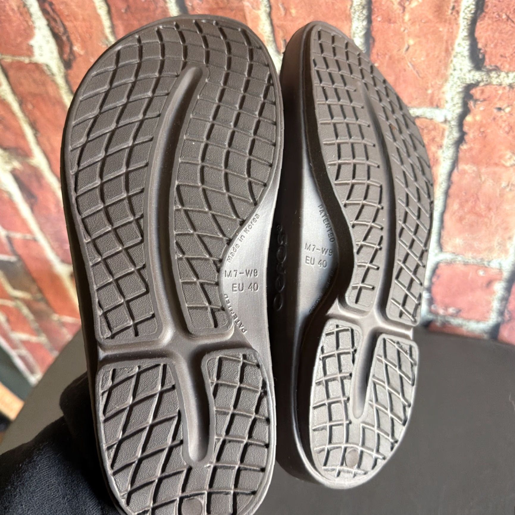 Vintage Oofos Womens 9 Mens 7 Brown Recovery Sandals OOAHH Slide Slip On Brown 9 7 Womens Mens OOFOS Sandal Size US 9 / IT 39 - 3 Thumbnail