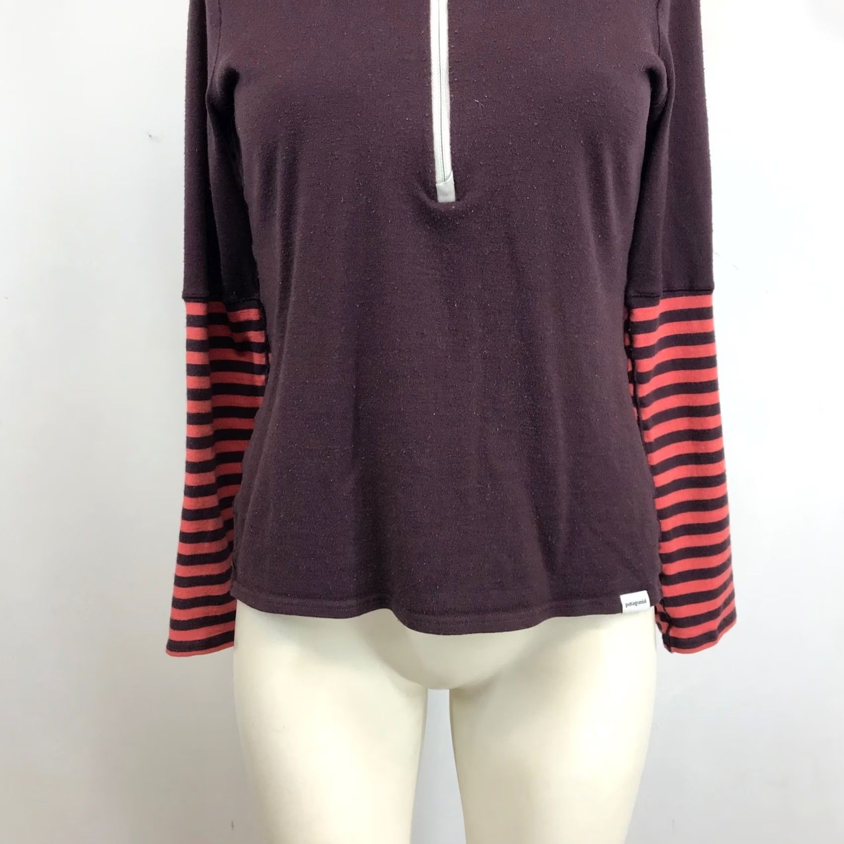 Patagonia Patagonia Womens Quarter Zip Hoodie Plum Purple Striped Sleeve Pullover XS Size XS / US 0-2 / IT 36-38 - 3 Thumbnail