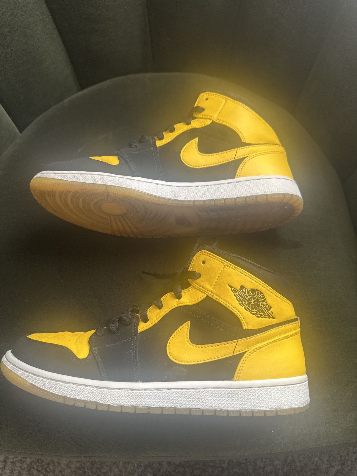 Jordan Brand Jordan 1 Retro Mid New Love (2017) Size US 10.5 / EU 43-44 - 5 Thumbnail