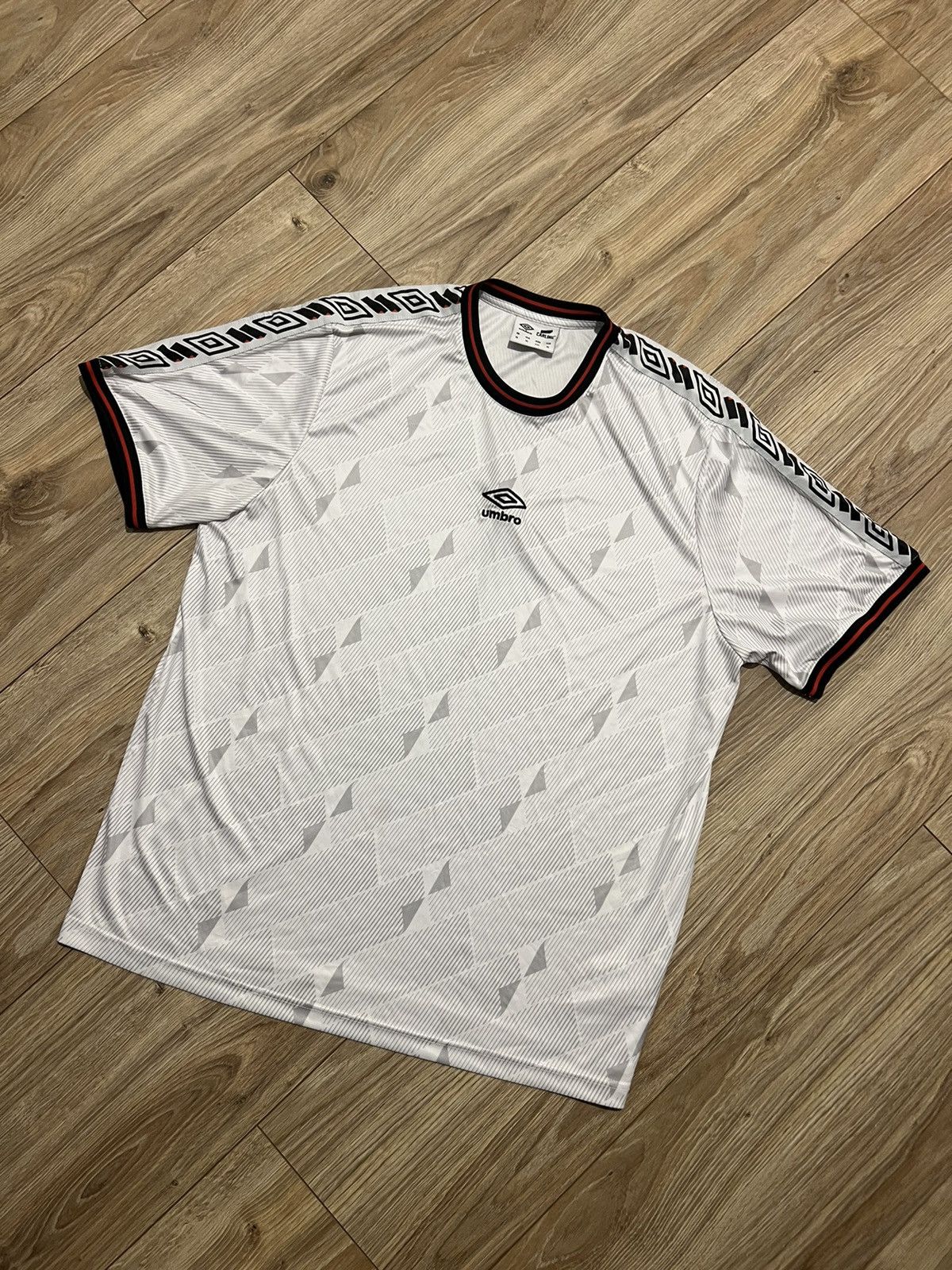 Umbro × Vintage Soccer Jersey Umbro Carling Vintage Football England Size US XL / EU 56 / 4 - 1 Thumbnail
