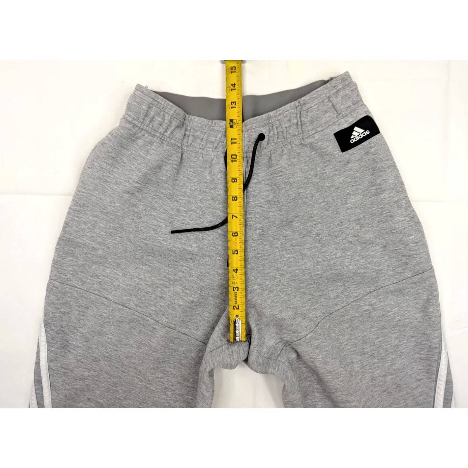 Adidas Adidas Multisport Cropped Sweat Pants Women XS Regular 28in Gray Three Stripe Heather Gray Sport Athleisure Modern Casual Pants Women XS Streetwear Size 40" / US 18 - 5 Thumbnail