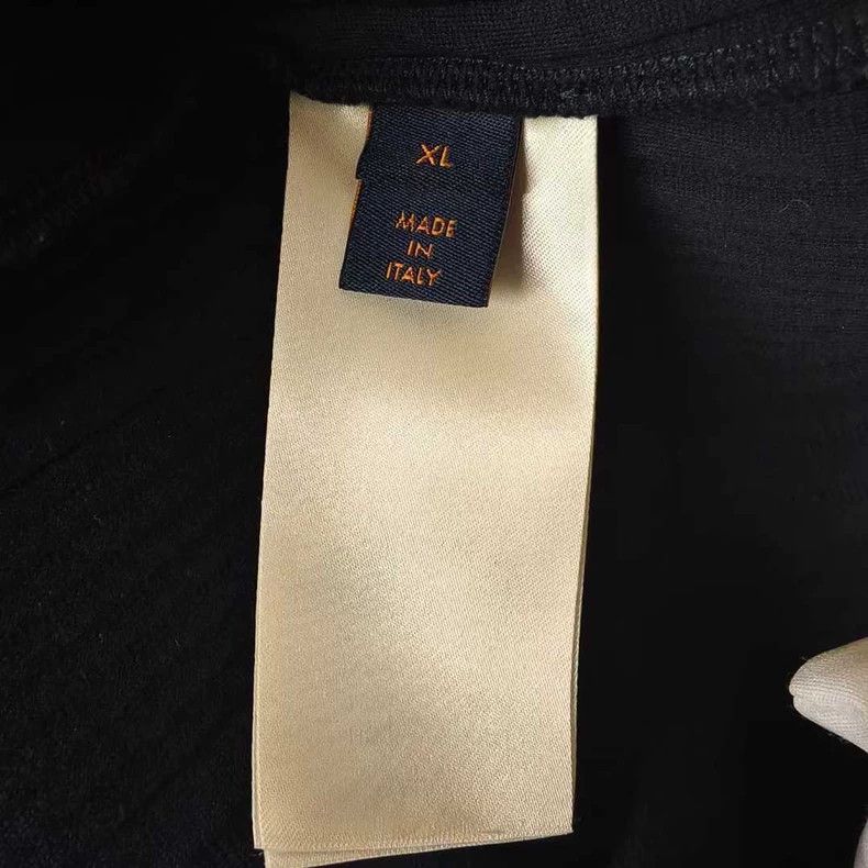 Louis Vuitton Louis Vuitton Dark monogram logo sweatshirt Size US XL / EU 56 / 4 - 4 Thumbnail