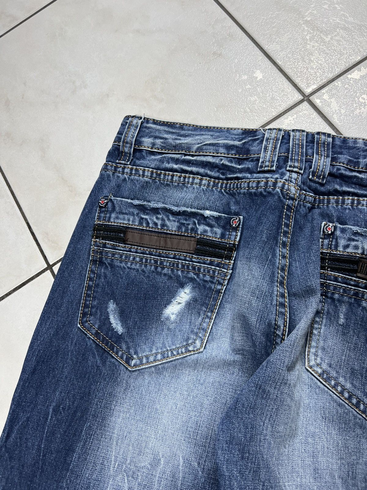 Dsquared2 Vintage 90s Dsquared2 distressed denim ripped jeans pants Size US 34 / EU 50 - 15 Thumbnail
