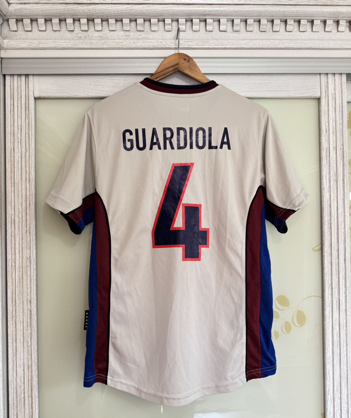 Nike Vintage Guardiola #4 Barcelona 1998-2001 Away Soccer Jersey Size US XL / EU 56 / 4 - 1 Thumbnail