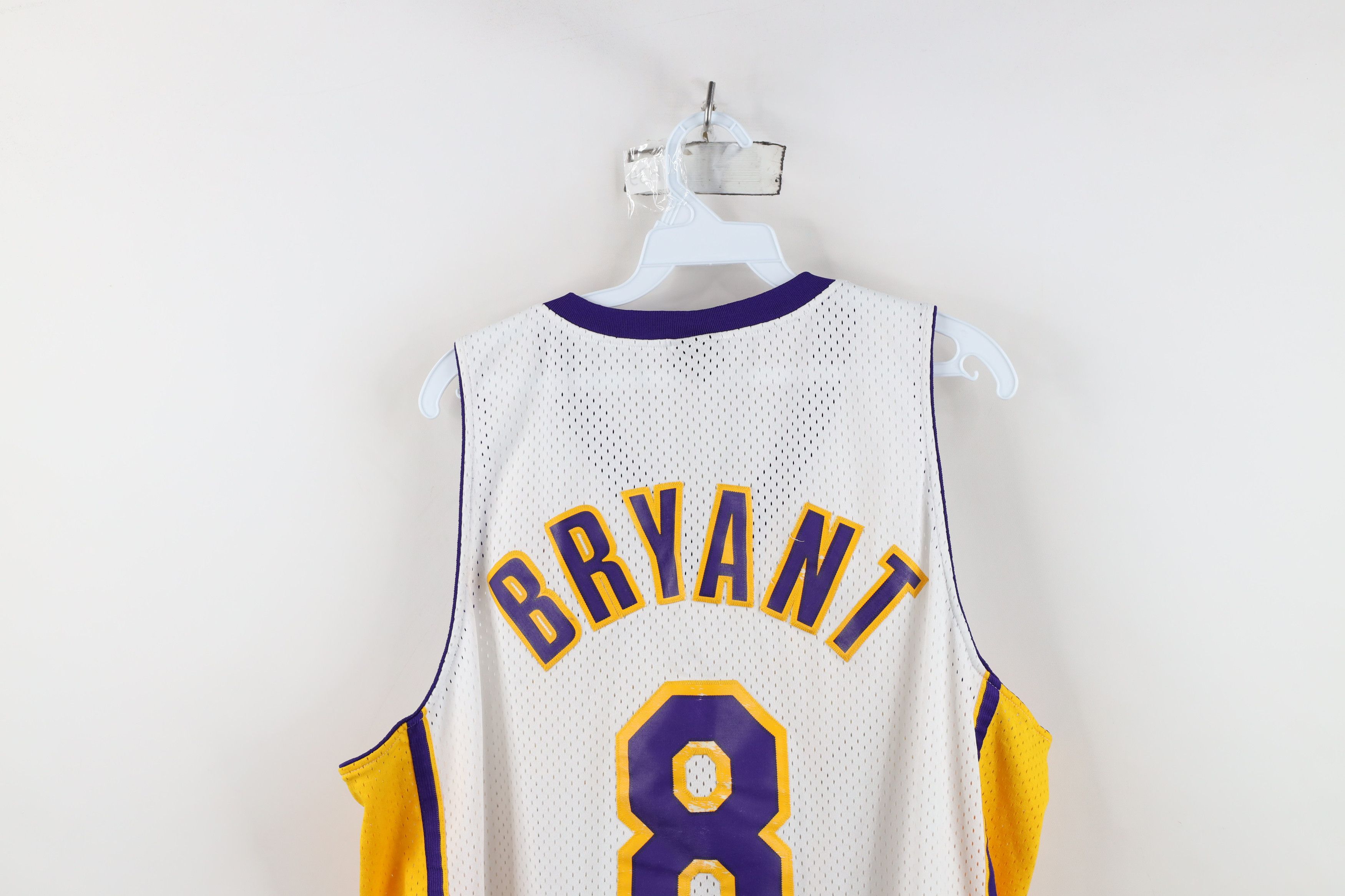 Nike Vintage Nike Los Angeles Lakers Basketball Jersey White #8 Size US XL / EU 56 / 4 - 14 Thumbnail