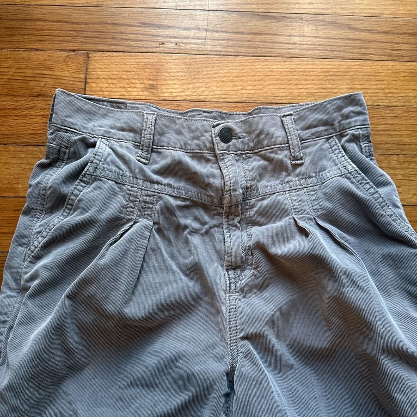 American Eagle Outfitters American Eagle Grey Corduroy Mom Jeans HighWaist Vintage Fit Size 26" / US 2 / IT 38 - 10 Thumbnail