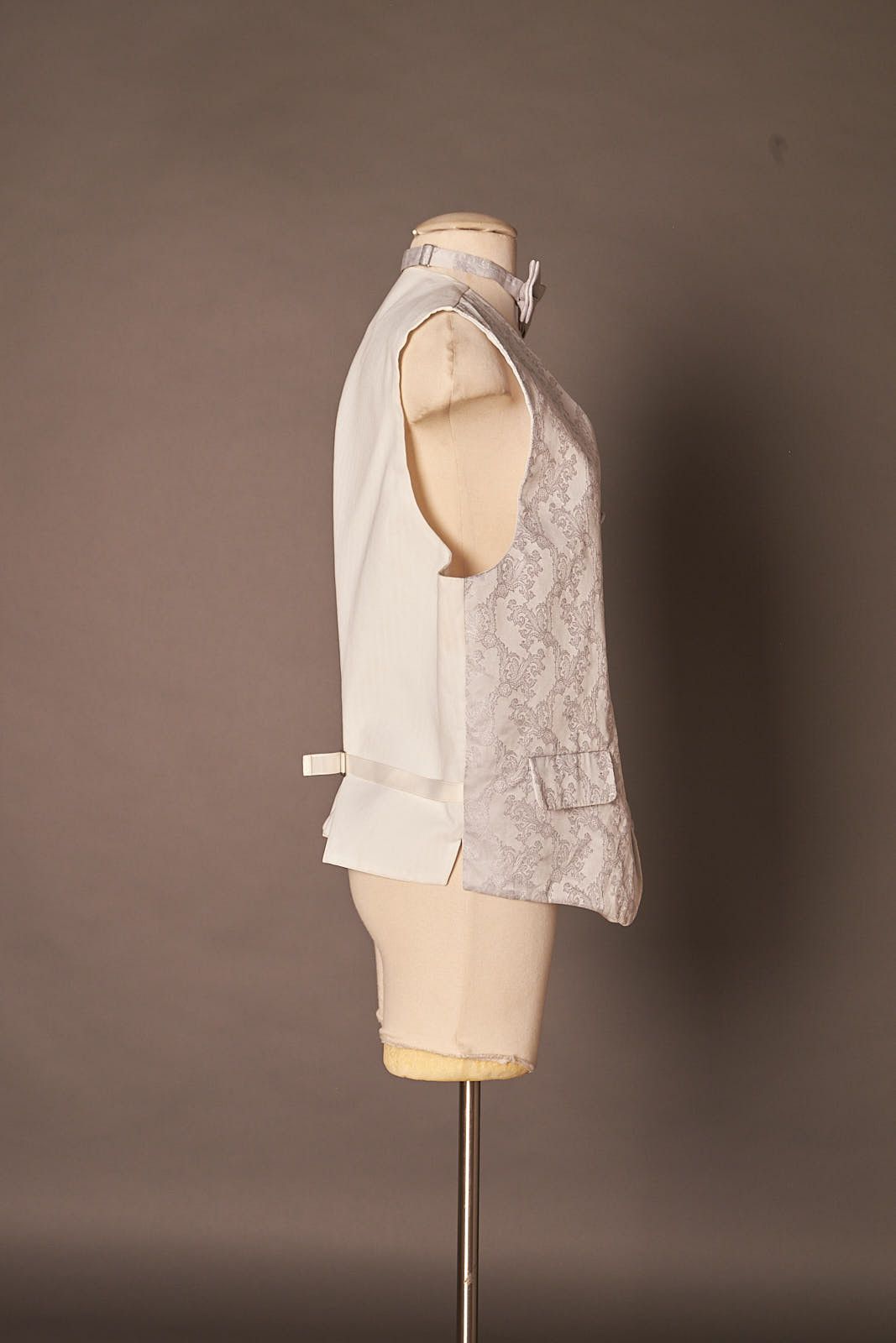 Vintage Vintage 1980s White Silver Tuxedo Vest w Matching Bow Tie Size 44L - 4 Thumbnail