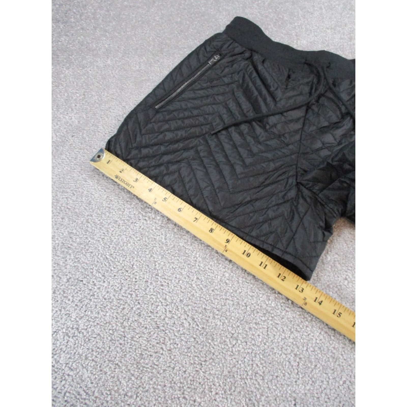 Athleta Athleta Womens 2 Black Quilted Insulated Apres Ski Shorts Sweat Skiing Activewear Casual Travel Size 26" / US 2 / IT 38 - 3 Thumbnail