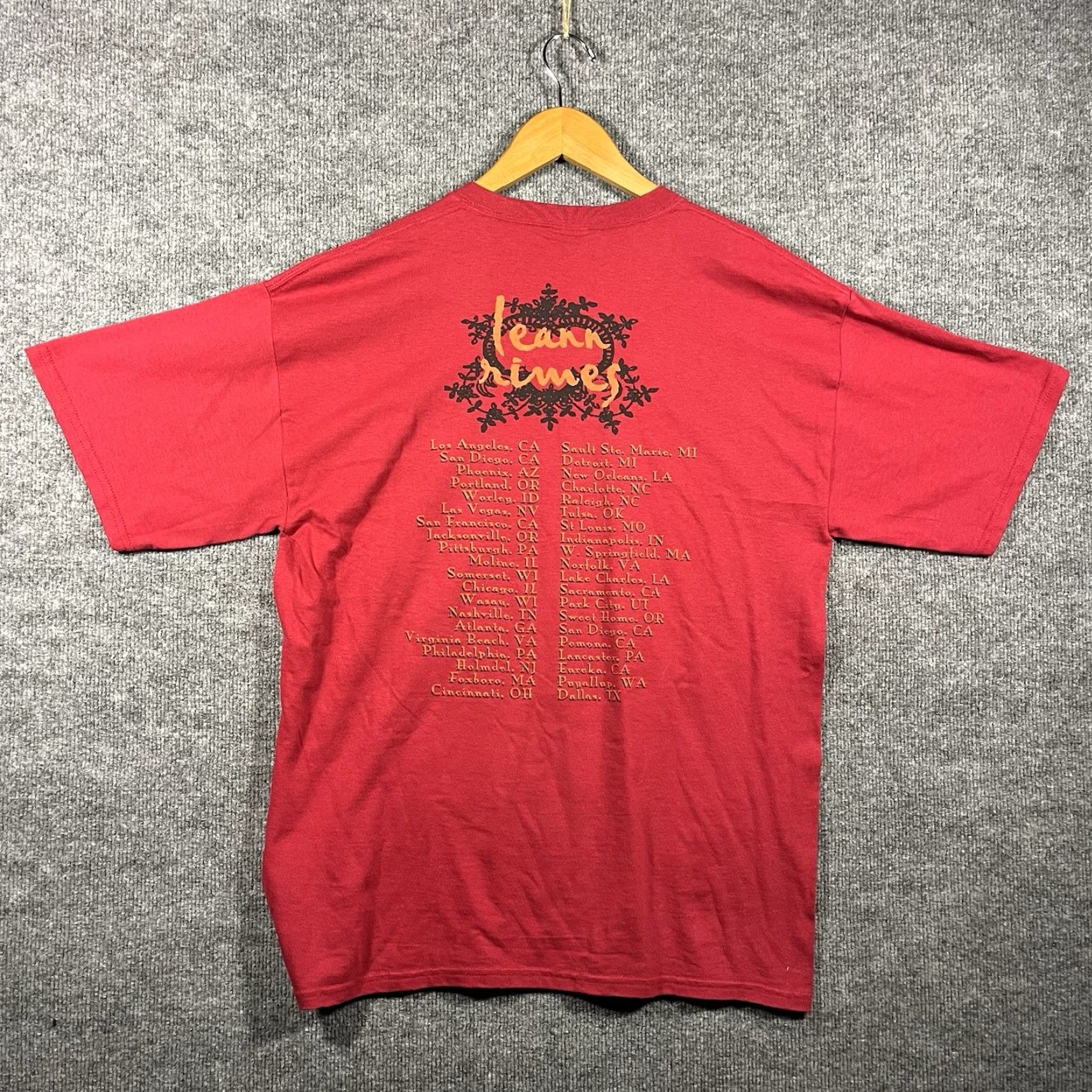 Gildan VINTAGE Leann Rimes Concert Band Red T Shirt Mens L Double Side Graphic Tee Size US L / EU 52-54 / 3 - 4 Thumbnail