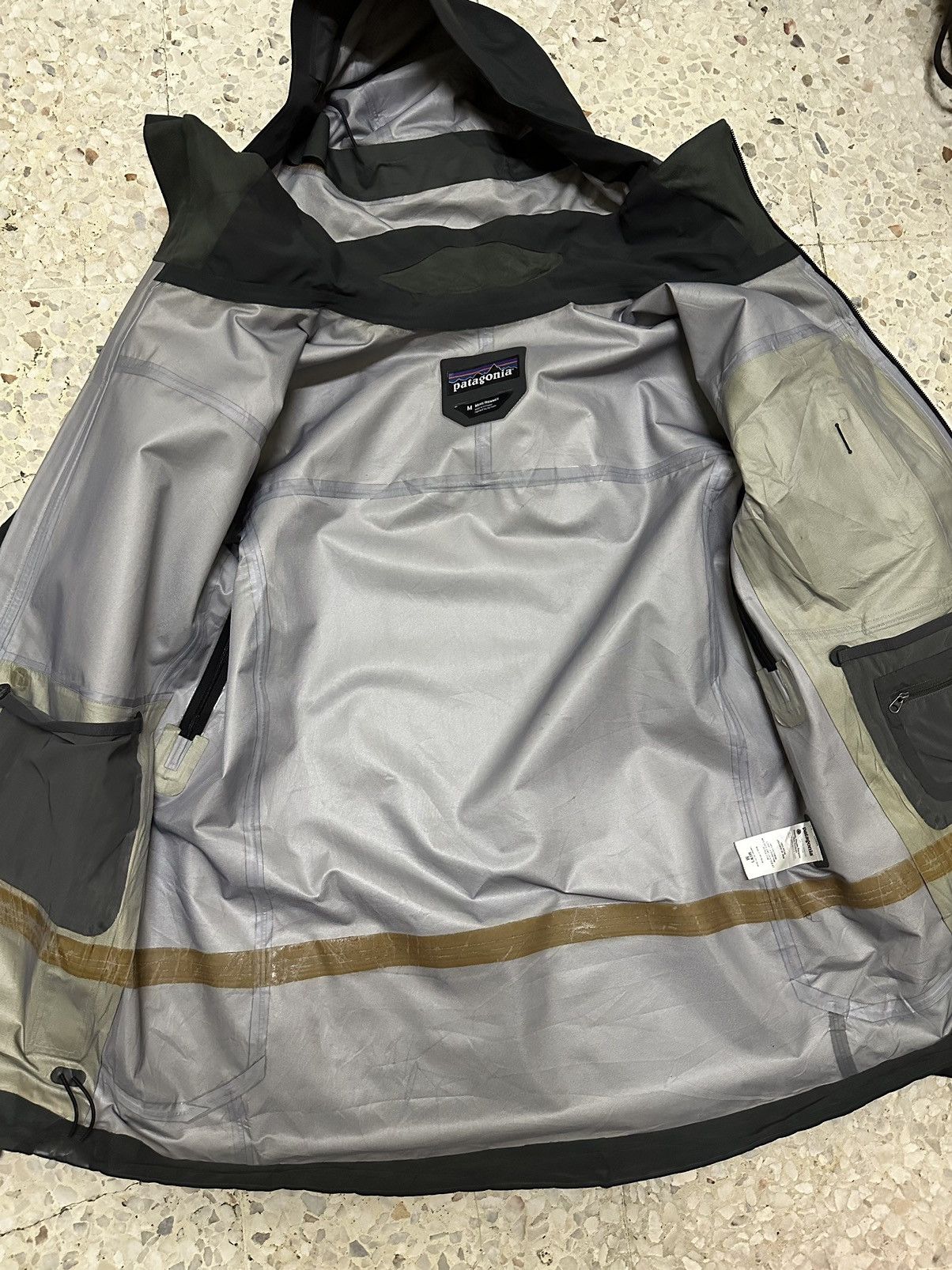 Goretex Patagonia Calcite Goretex WaterProof Jacket Design Size US M / EU 48-50 / 2 - 8 Thumbnail
