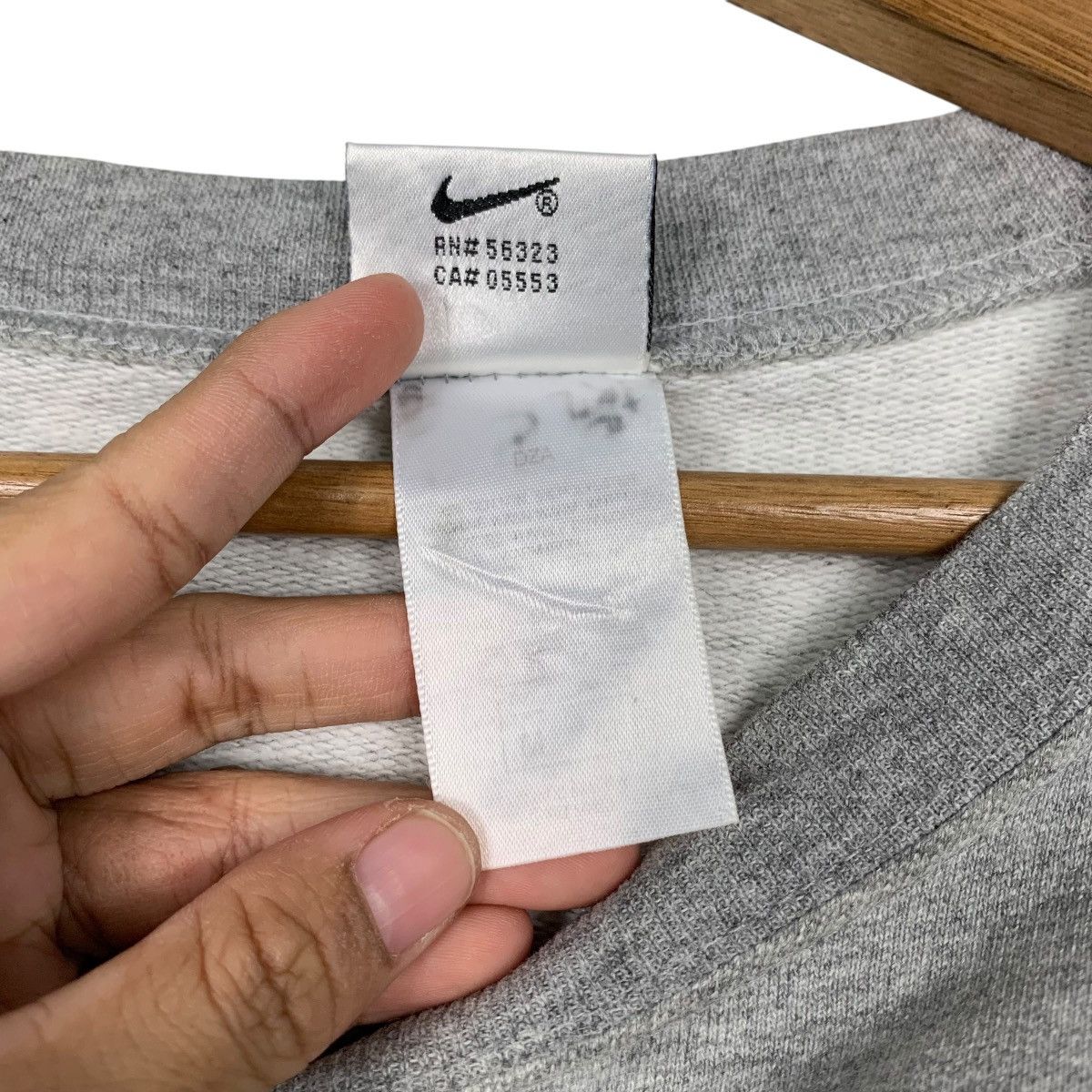 Nike 90's NIKE Embroidery Small Swoosh Logo Sweatshirt #2269-C100 Size US M / EU 48-50 / 2 - 12 Thumbnail