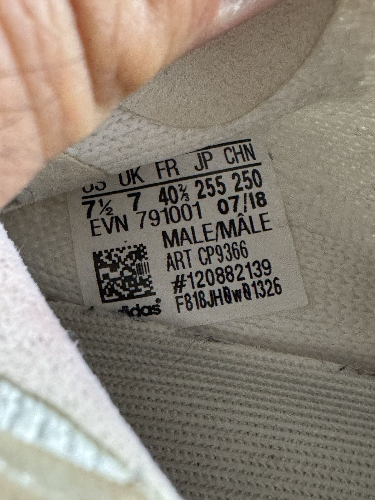 Yeezy YEEZY BOOST CP9366 sz US7.5 see all photos and description Size US 7.5 / EU 40-41 - 8 Thumbnail
