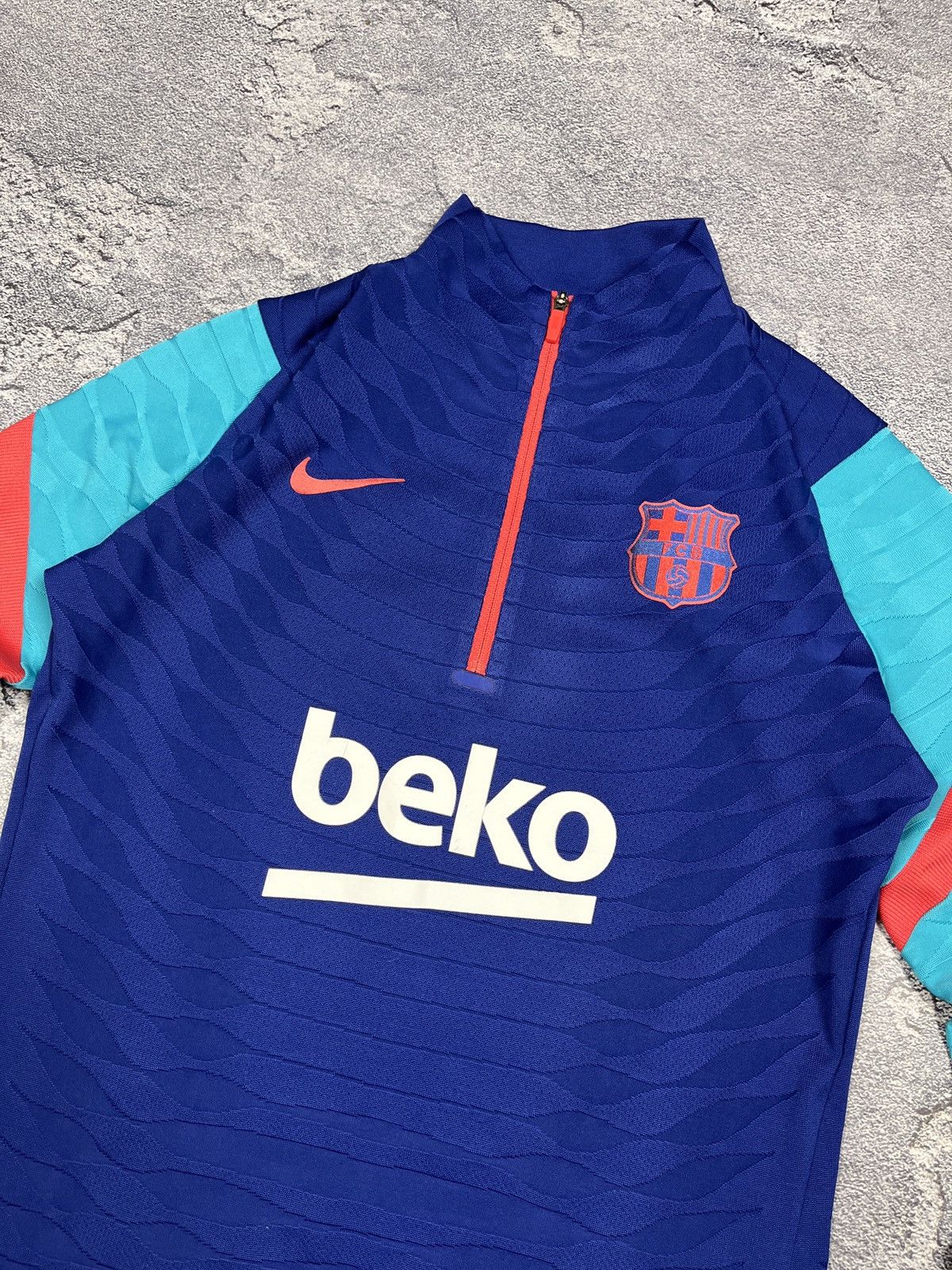 Nike 2021 Nike FC Barcelona Womens Soccer Jersey Thermo Size S / US 4 / IT 40 - 2 Thumbnail