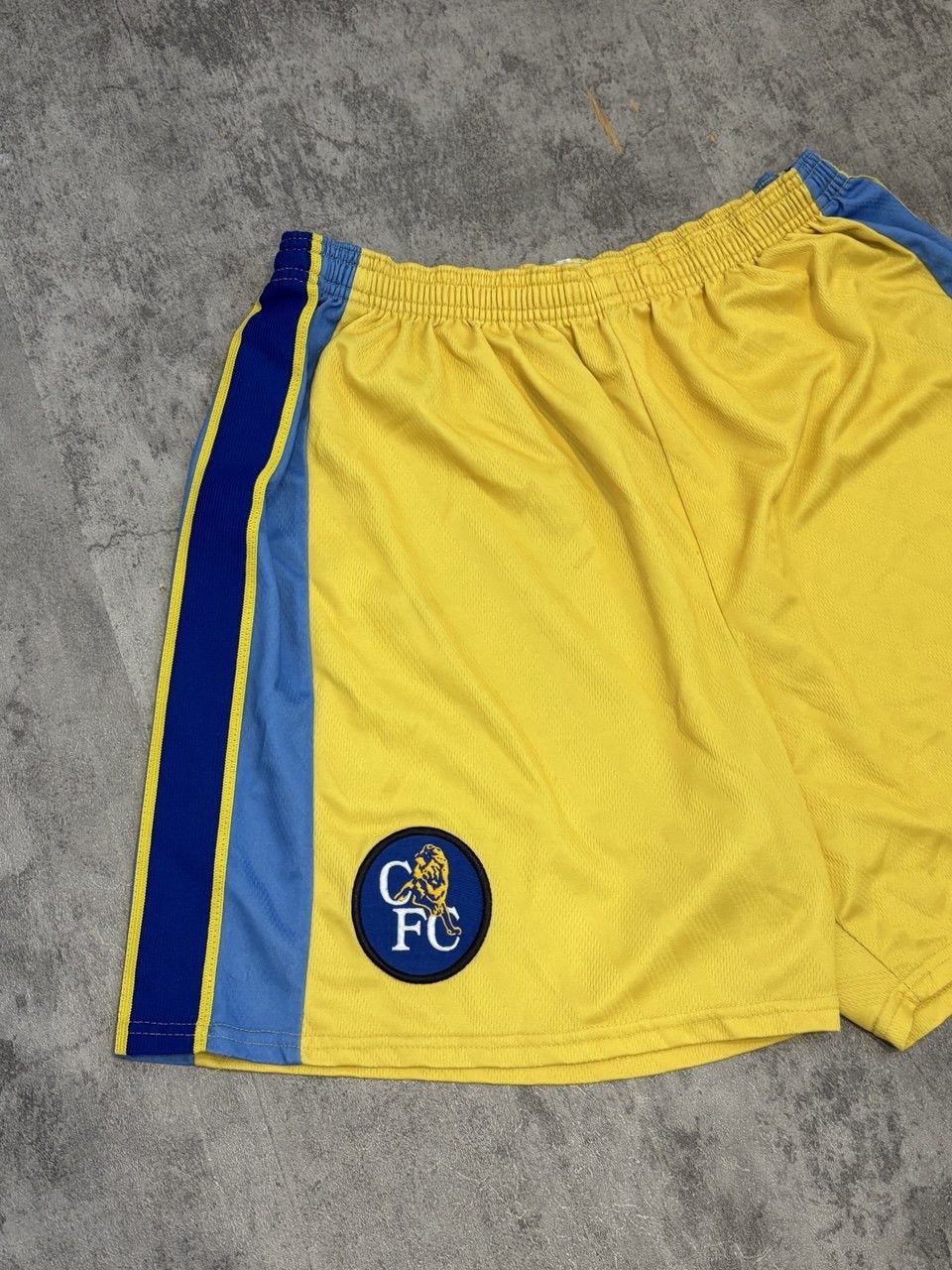 Umbro Vintage Umbro Chelsea 1996/97 Away Football Shorts Size US 32 / EU 48 - 2 Thumbnail