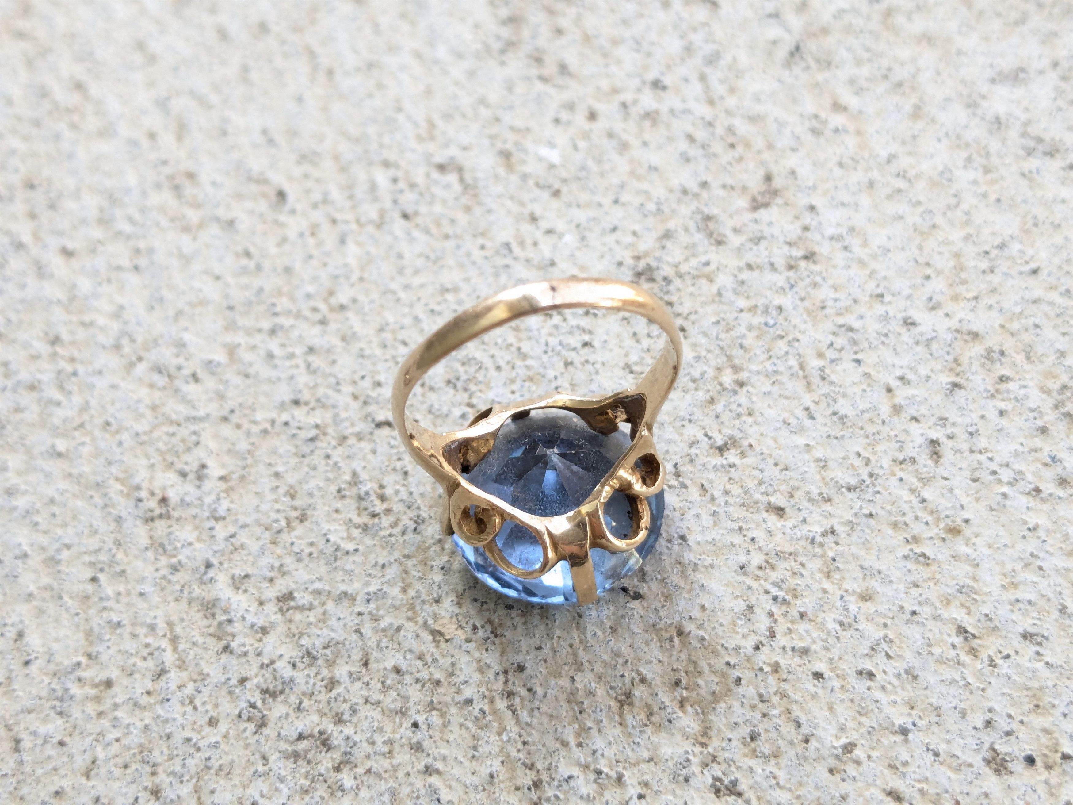 Vintage 14k Gold Ring Blue Topaz 7.25 Round Cocktail Size ONE SIZE - 9 Thumbnail