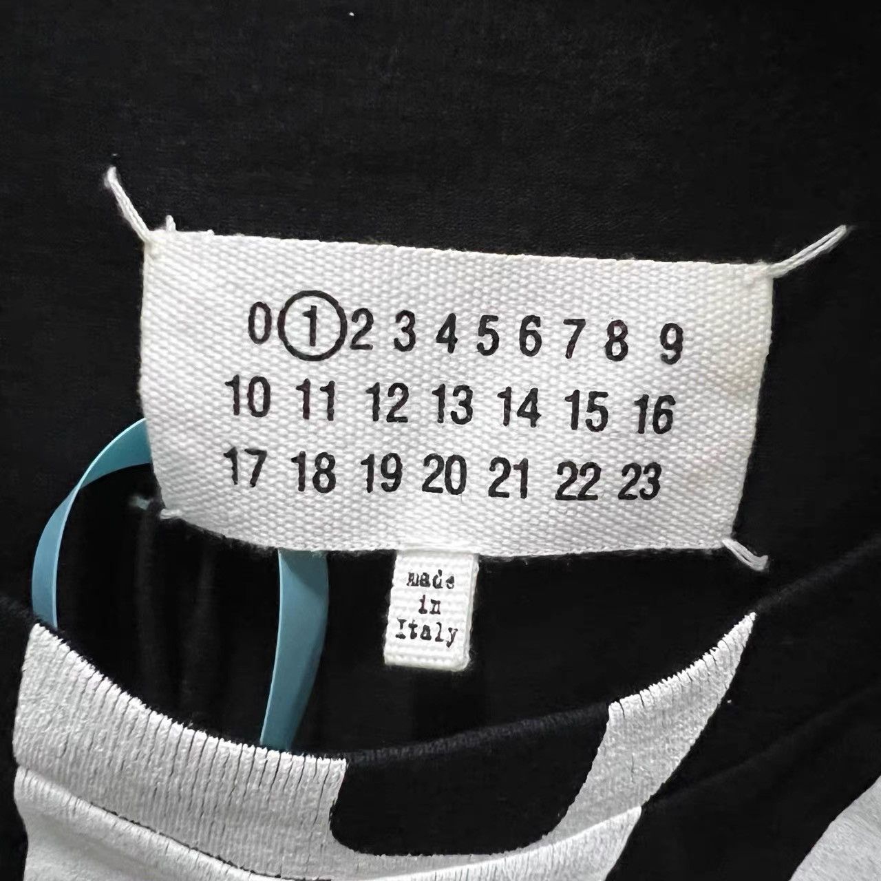 Maison Margiela Maison Margiela Geometric Logo Print Short Sleeve K28 Size US XS / EU 42 / 0 - 3 Thumbnail