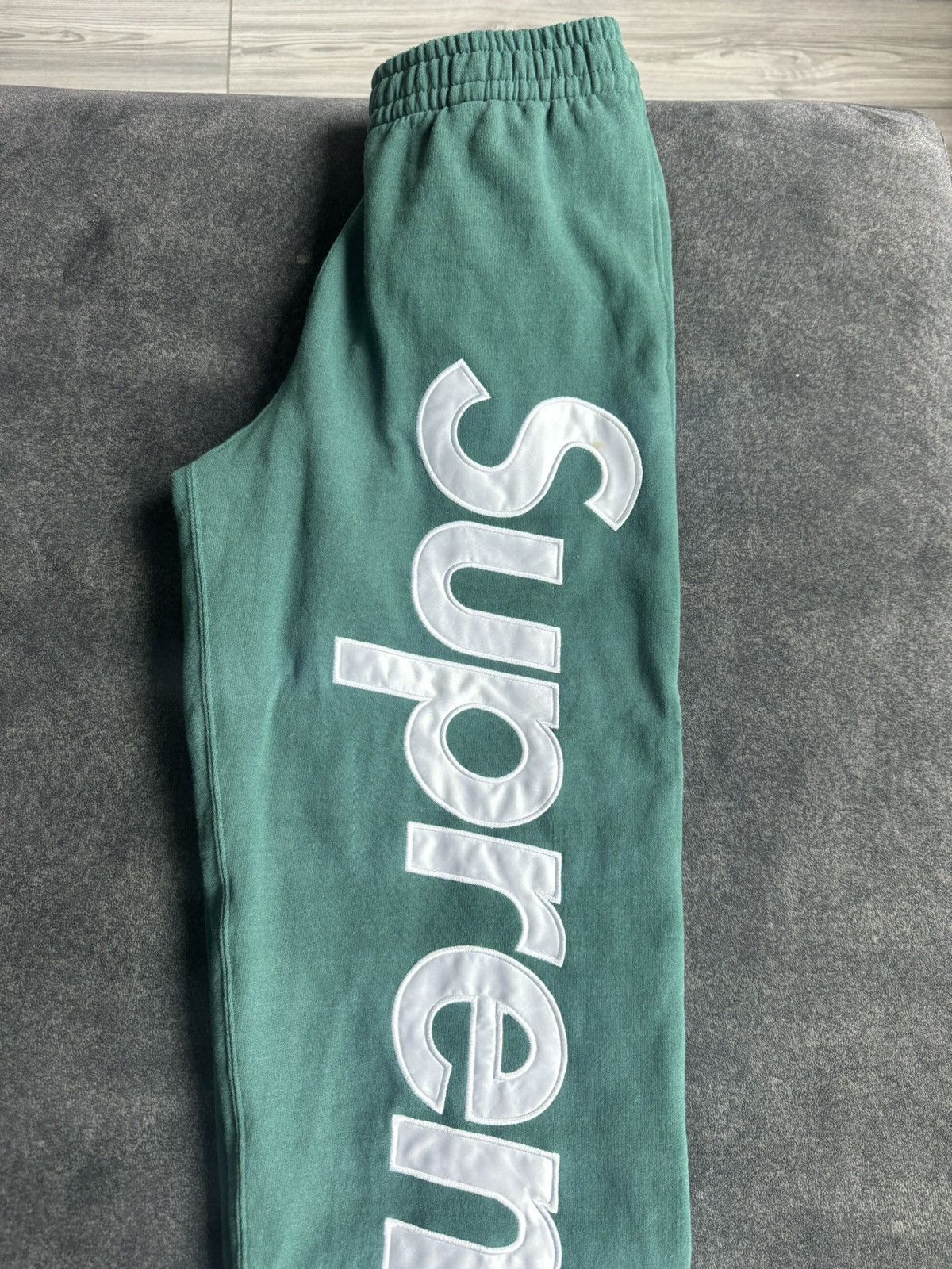 Supreme Supreme Satin Applique Sweatpant - Dark green Size US 30 / EU 46 - 1 Thumbnail