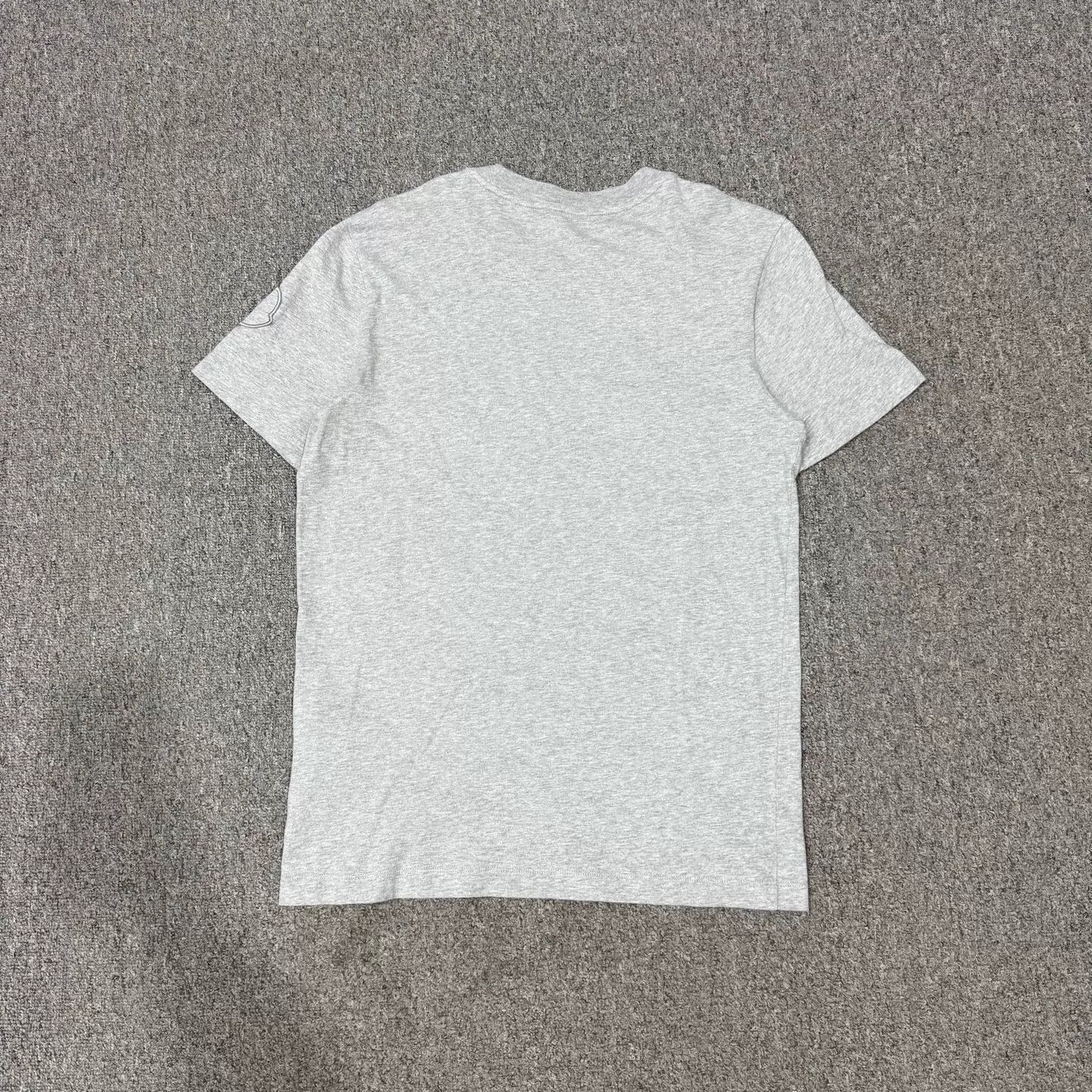 Moncler Moncler Gray Embossed Logo Short Sleeve M 99 New Size US M / EU 48-50 / 2 - 2 Thumbnail