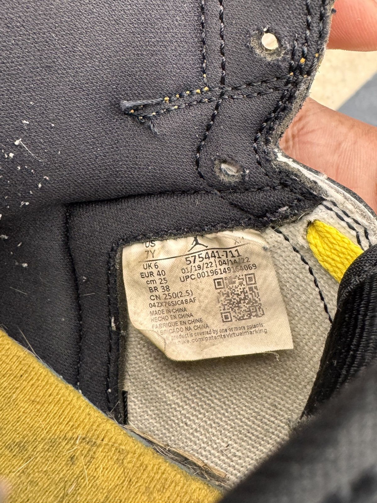 Jordan Brand × Nike Air Jordan 1 Retro High OG Yellow Toe Sz.7Y (2022) Size US 7 / EU 40 - 8 Thumbnail