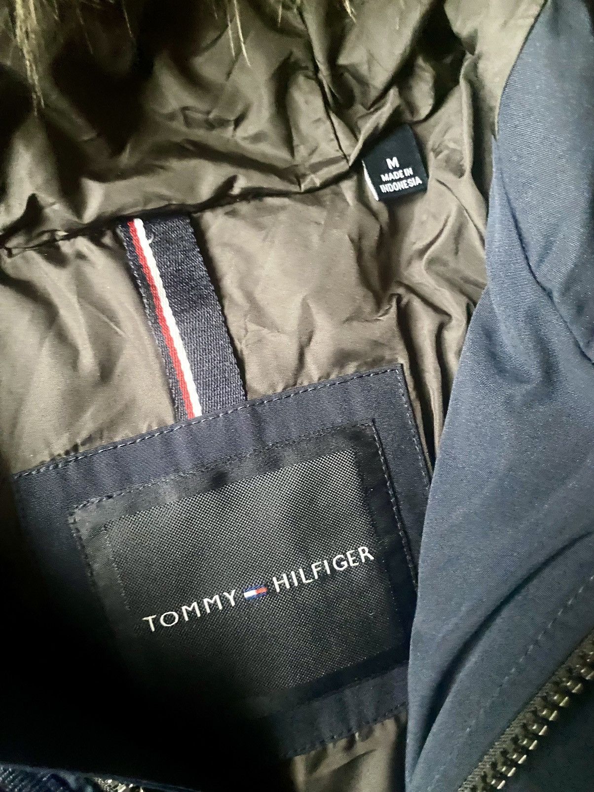 Tommy Hilfiger Tommy Hilfiger Puffer Jacket with Fur Hood Size M / US 6-8 / IT 42-44 - 3 Thumbnail
