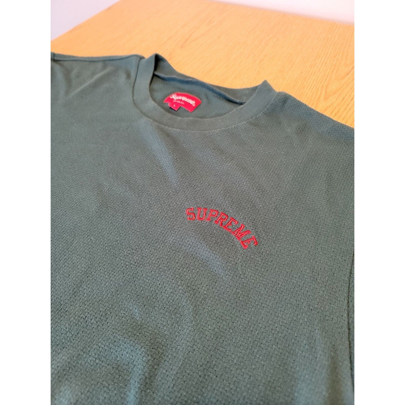 Supreme Supreme Arc Logo Mesh top green pine sz large Size US L / EU 52-54 / 3 - 3 Thumbnail