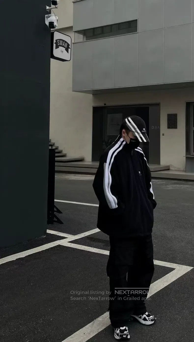 Balenciaga Balenciaga Black and White Double Hook Embroidered Stripe Size US M / EU 48-50 / 2 - 7 Thumbnail