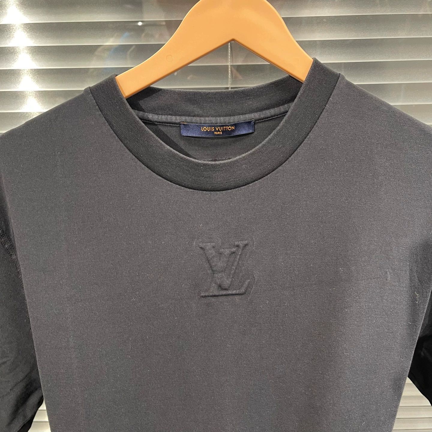 Louis Vuitton Louis Vuitton Embossed Short-Sleeve Tee M 99 New Size US M / EU 48-50 / 2 - 4 Thumbnail