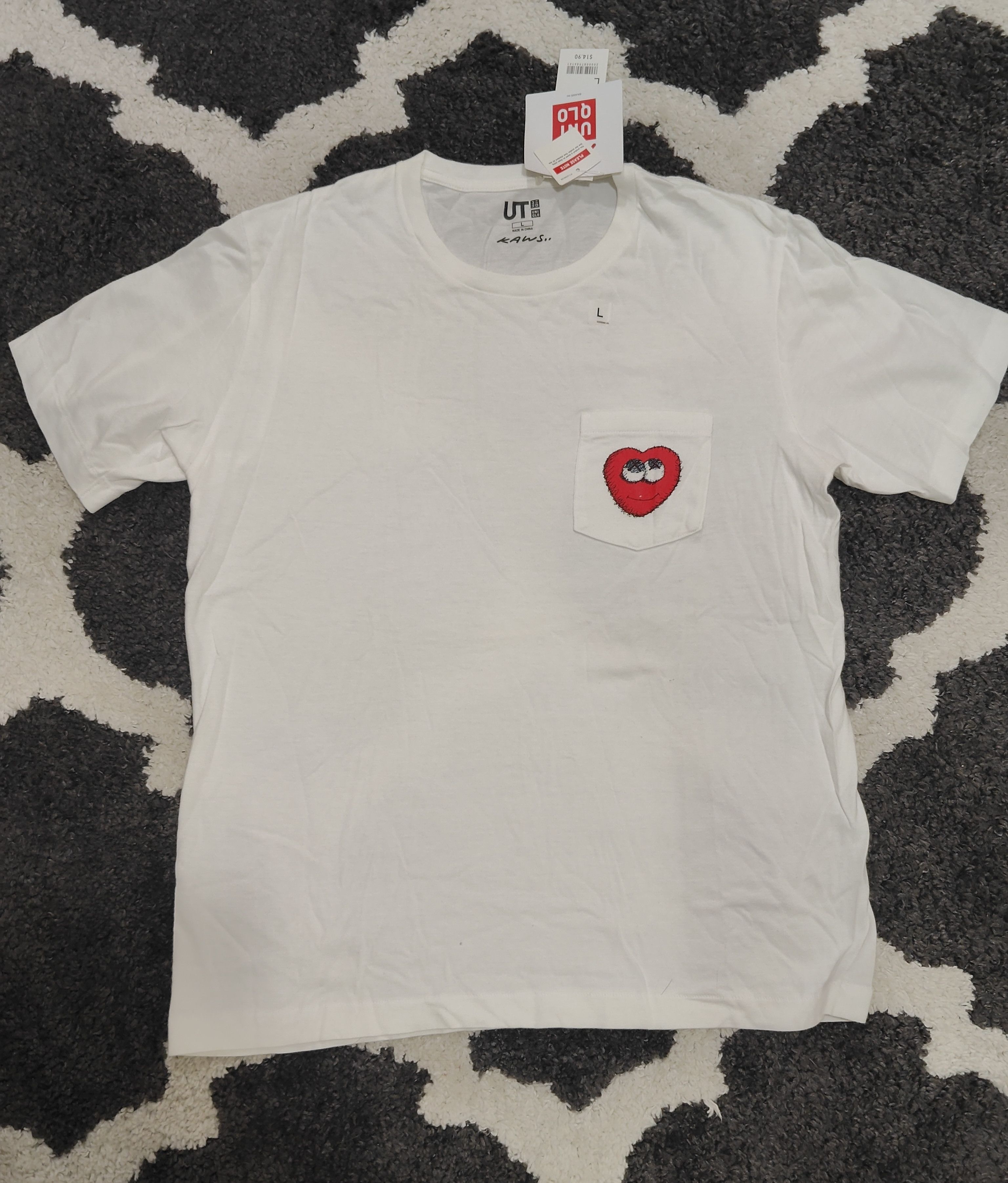 Kaws × Uniqlo Kaws x Uniqlo 2016 Heart Pocket T-shirt Size US M / EU 48-50 / 2 - 1 Thumbnail