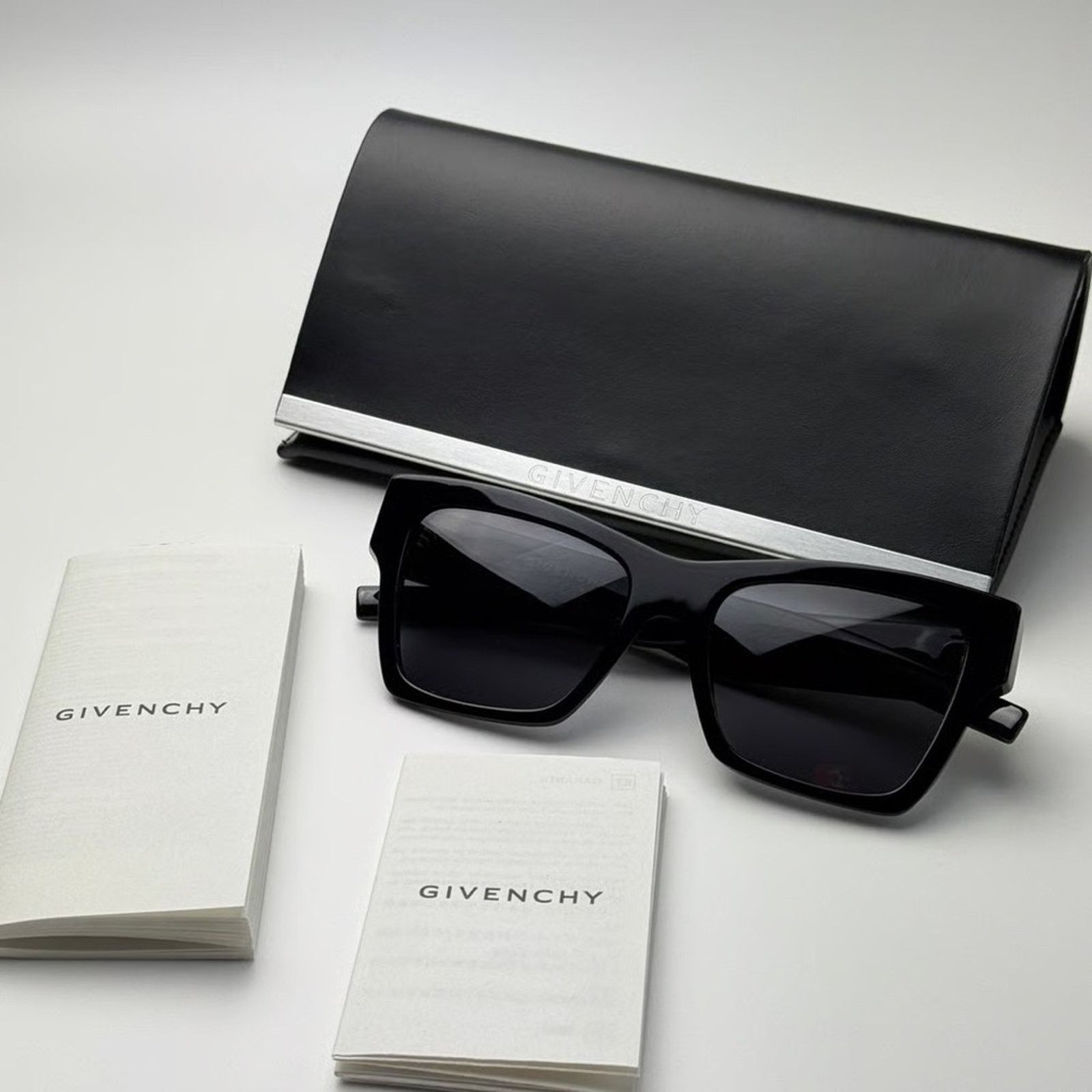 Givenchy New Givenchy Elegant Black Sunglasses GV40076I 01A Size ONE SIZE - 11 Thumbnail