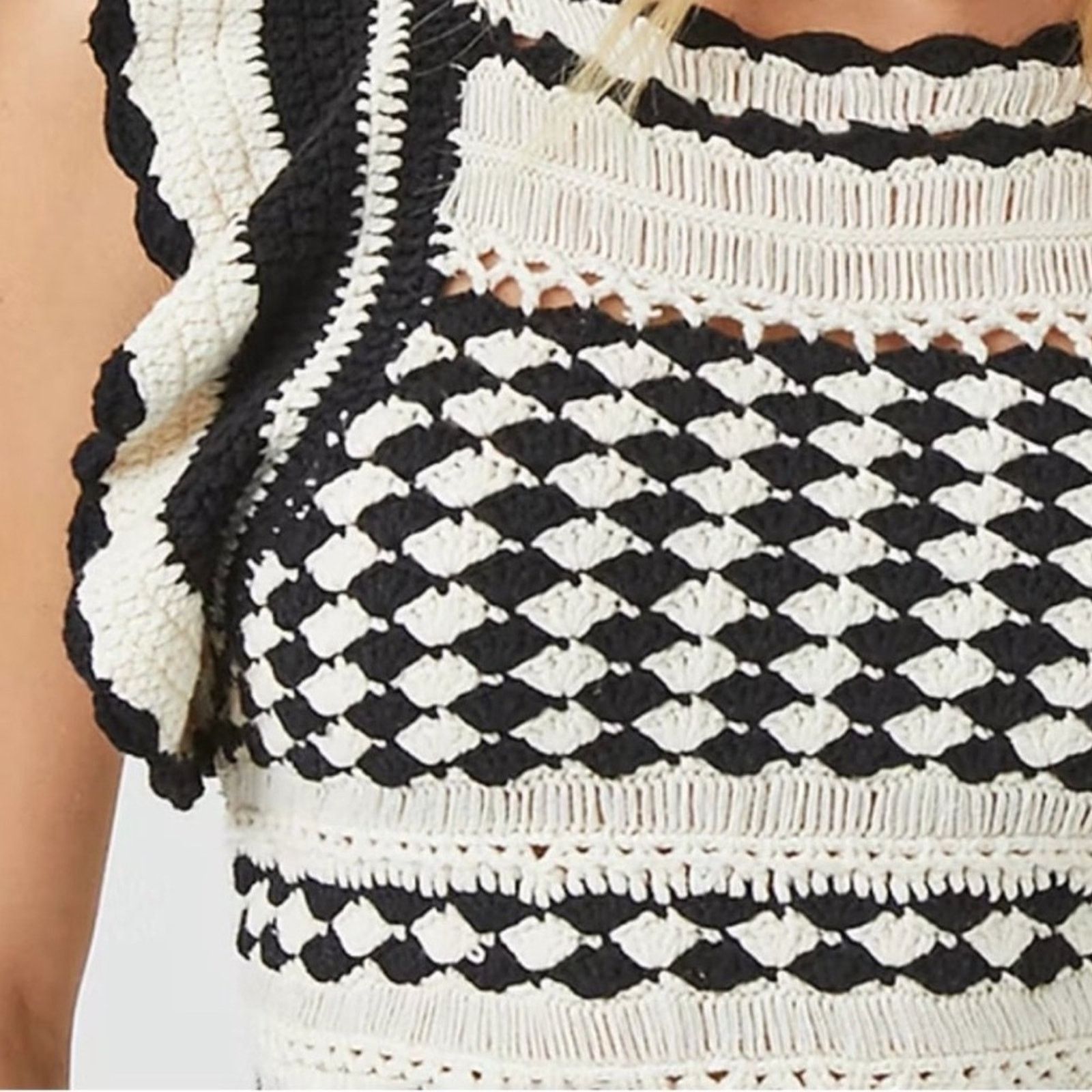 Forever 21 Forever 21 Black White Crochet Knit Striped Tank Top EUC Size XL / US 12-14 / IT 48-50 - 10 Thumbnail