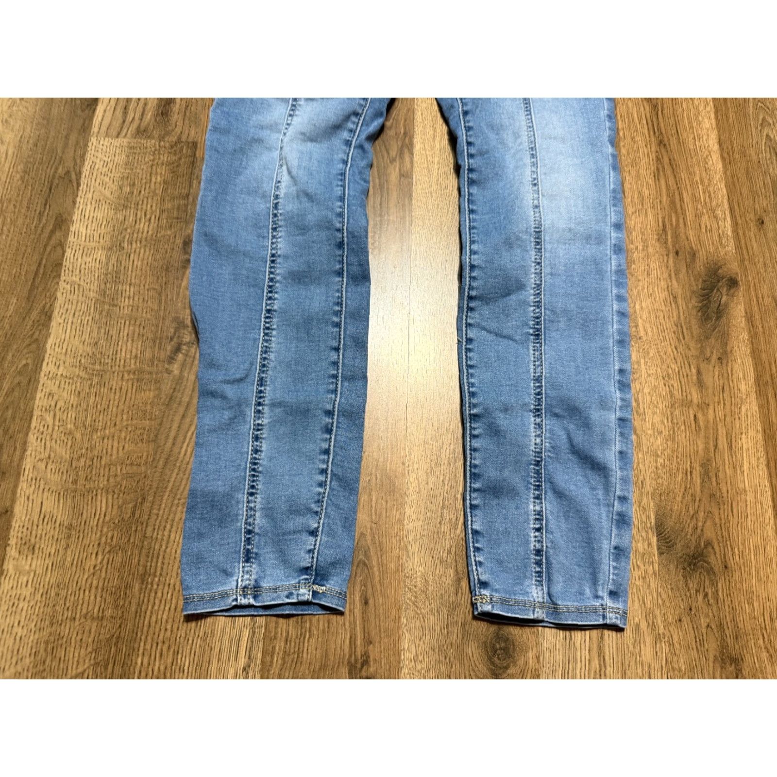Vintage SO Jeans Women's Size 16 Blue Denim Skinny Medium Wash Low Rise Pockets 5-Pocket Design Inseam 27 in Regular Stretch Jeans Womens Size 38" / US 16 / IT 52 - 3 Thumbnail