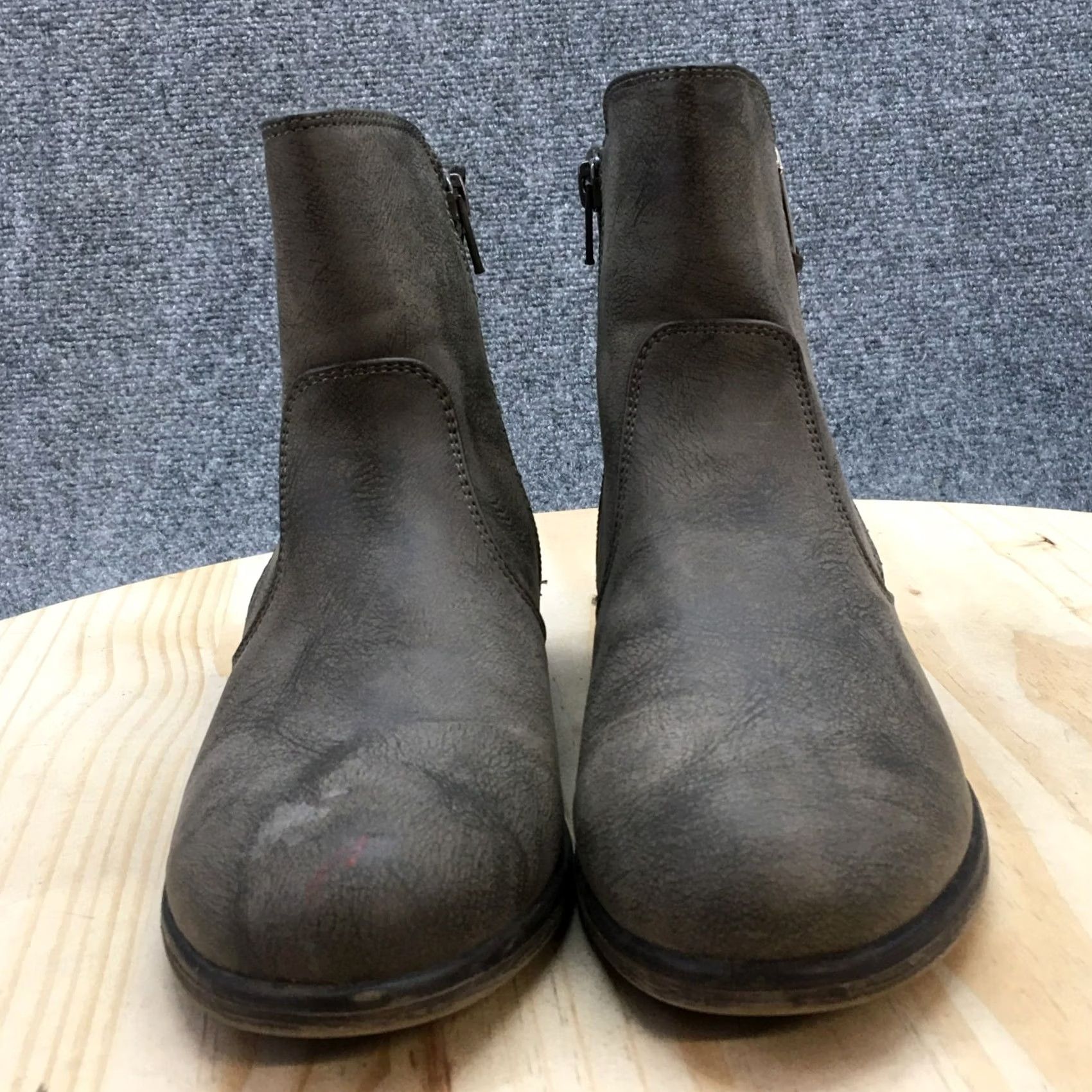 Vintage White Mountain Boots Womens 7.5M Barlow Ankle Booties Gray Faux Leather Side Zip Leather Ankle Bootie Womens Shoes Gray 80s? Size US 8 / IT 38 - 4 Thumbnail