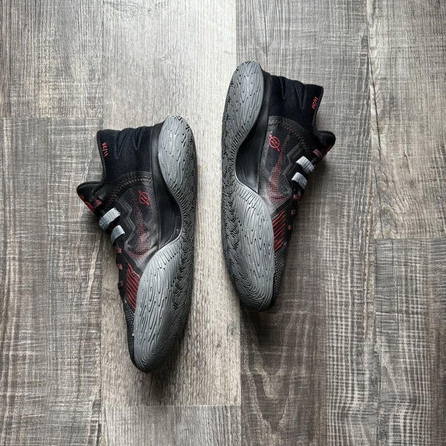 Nike NIKE • Kyrie Flytrap V "Black University Red" (10M) Size US 10 / EU 43 - 9 Thumbnail